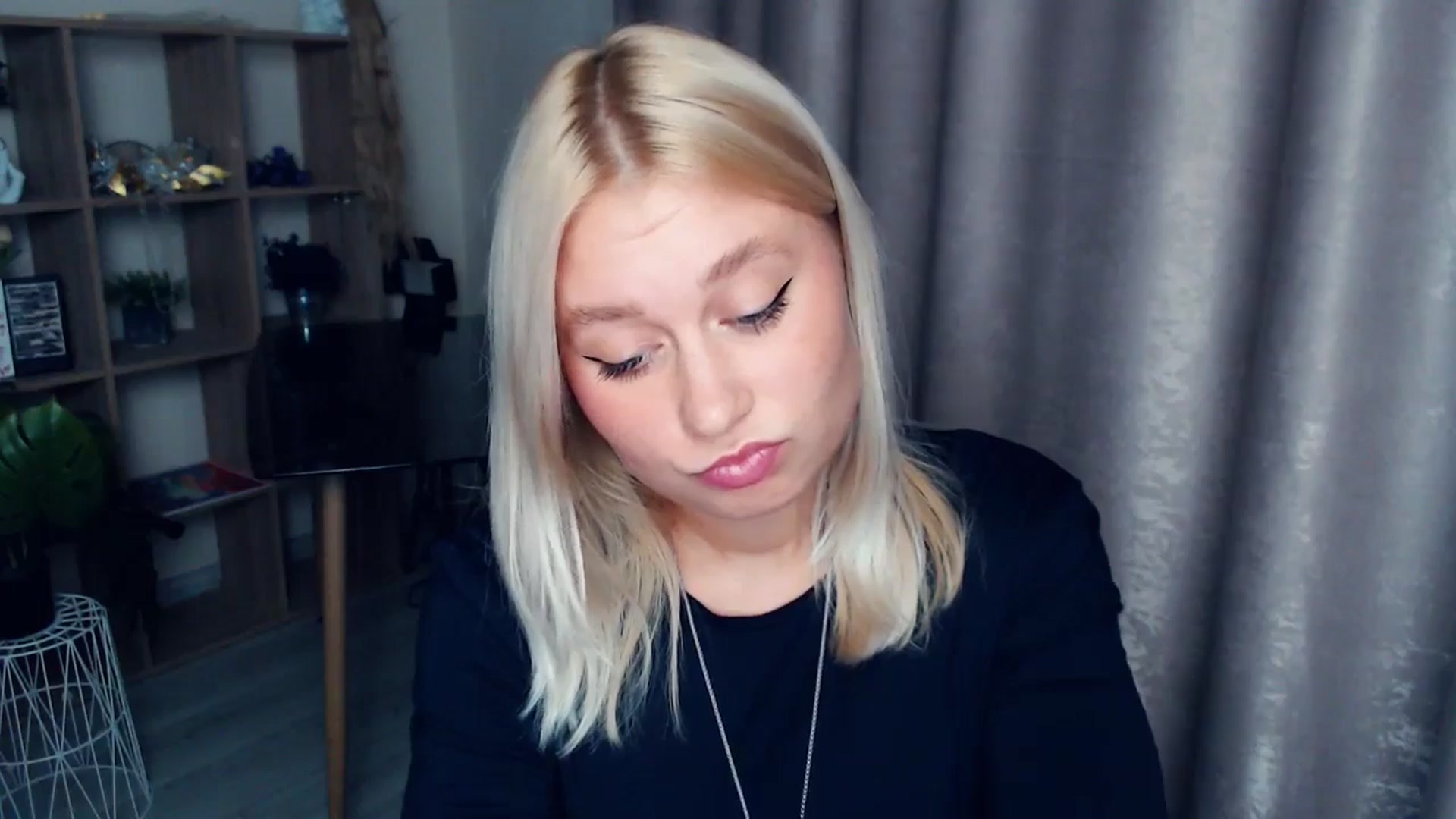 Gallery image thumbnail from Kukla_kolduna's myfreecams stream on, 10/26/2025, 17:27 image 9 of 20