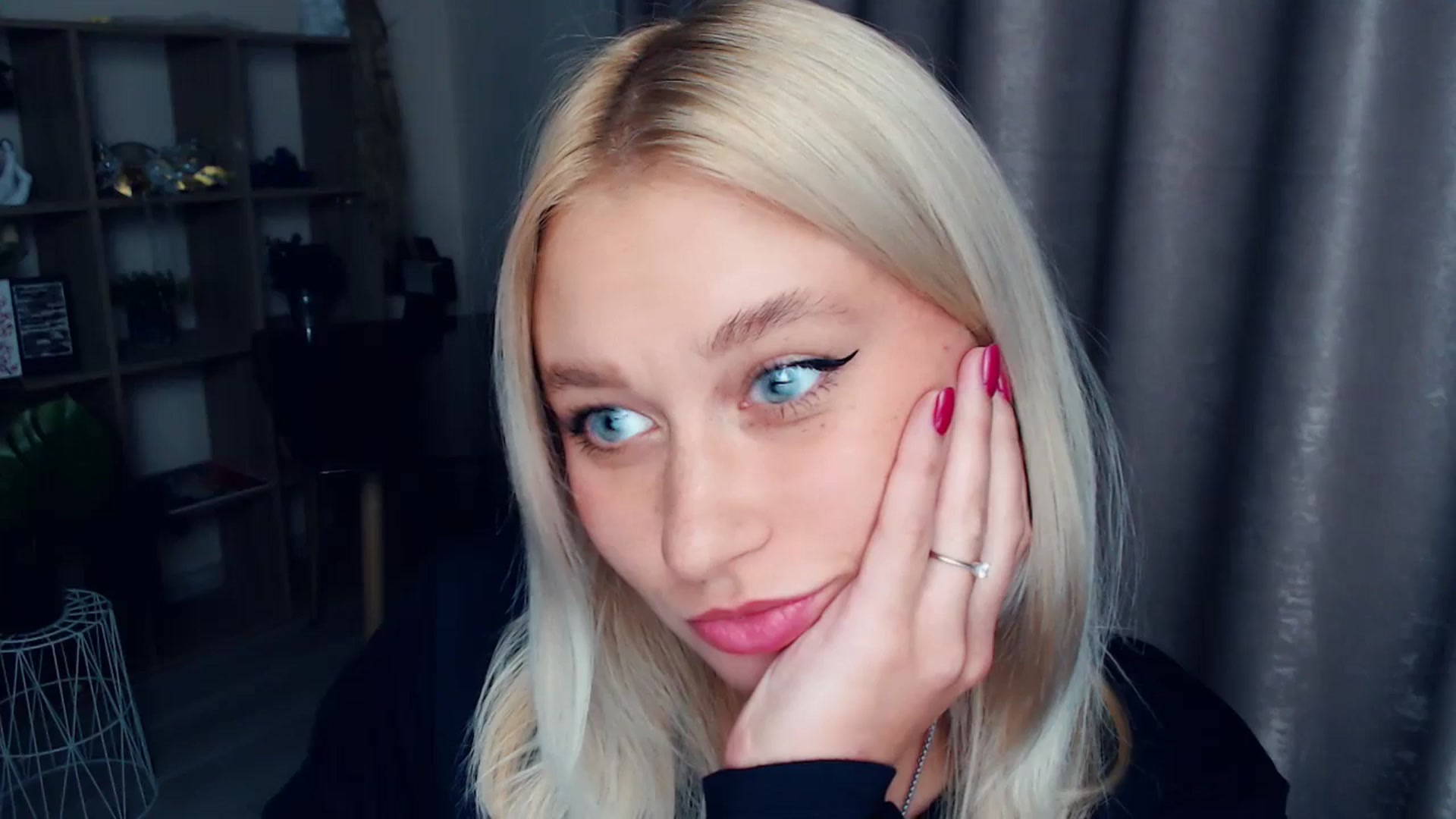 Gallery image thumbnail from Kukla_kolduna's myfreecams stream on, 10/26/2025, 19:23 image 15 of 20