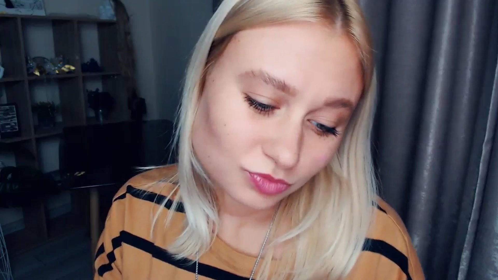 Gallery image thumbnail from Kukla_kolduna's myfreecams stream on, 10/29/2025, 19:00 image 11 of 20