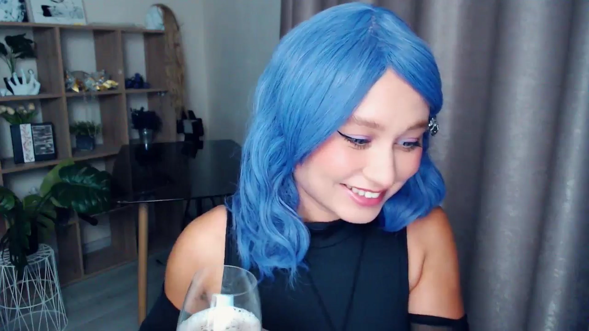 Gallery image thumbnail from Kukla_kolduna's myfreecams stream on, 10/30/2025, 16:12 image 10 of 20