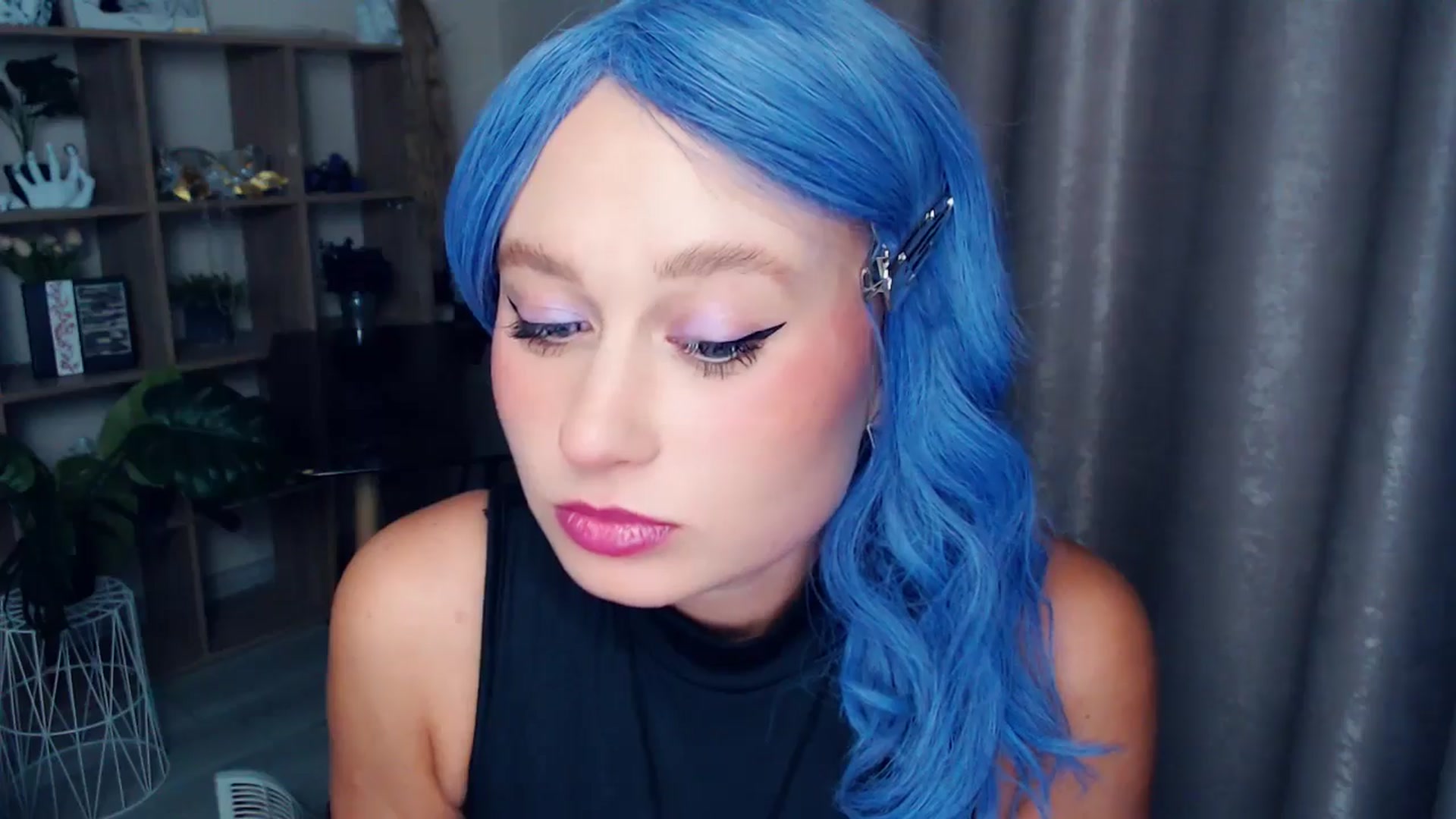 Gallery image thumbnail from Kukla_kolduna's myfreecams stream on, 10/30/2025, 18:39 image 6 of 20