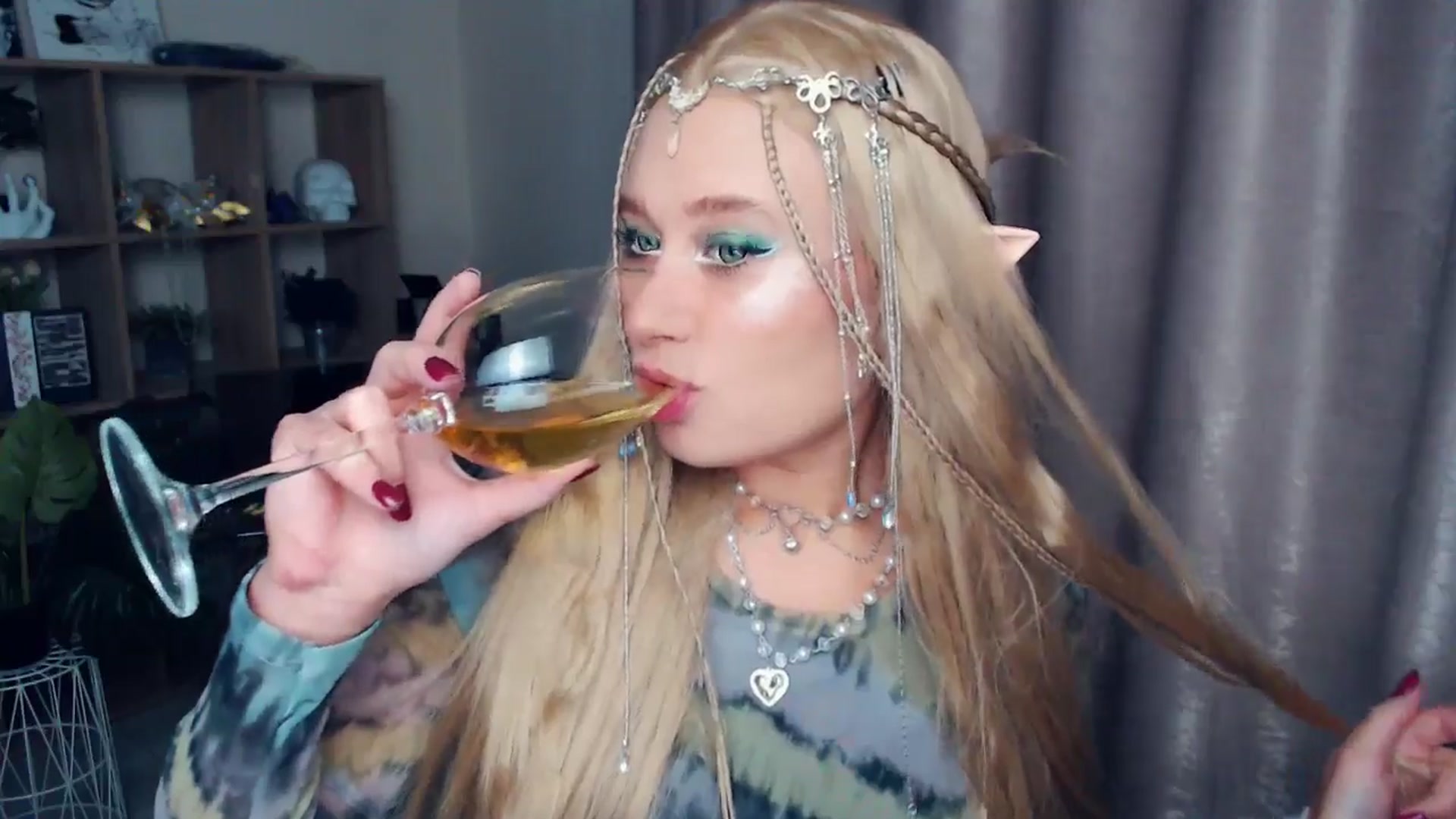 Gallery image thumbnail from Kukla_kolduna's myfreecams stream on, 10/31/2025, 18:15 image 5 of 20