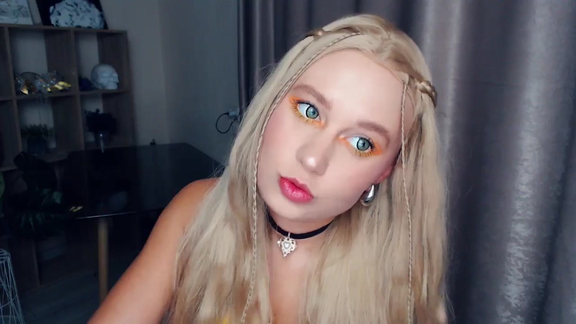 Gallery image thumbnail from Kukla_kolduna's myfreecams stream on, 11/01/2025, 16:36 image 3 of 20