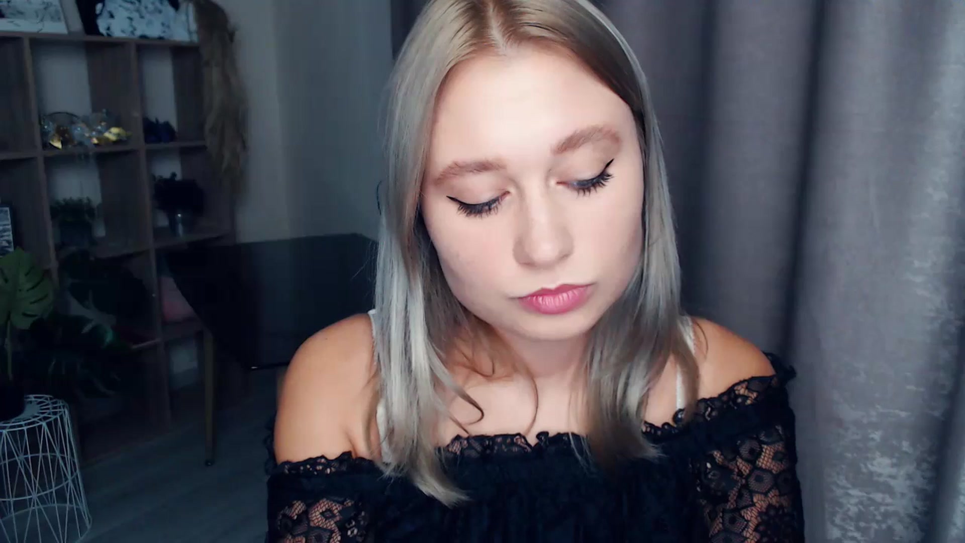 Gallery image thumbnail from Kukla_kolduna's myfreecams stream on, 11/05/2025, 18:52 image 17 of 20