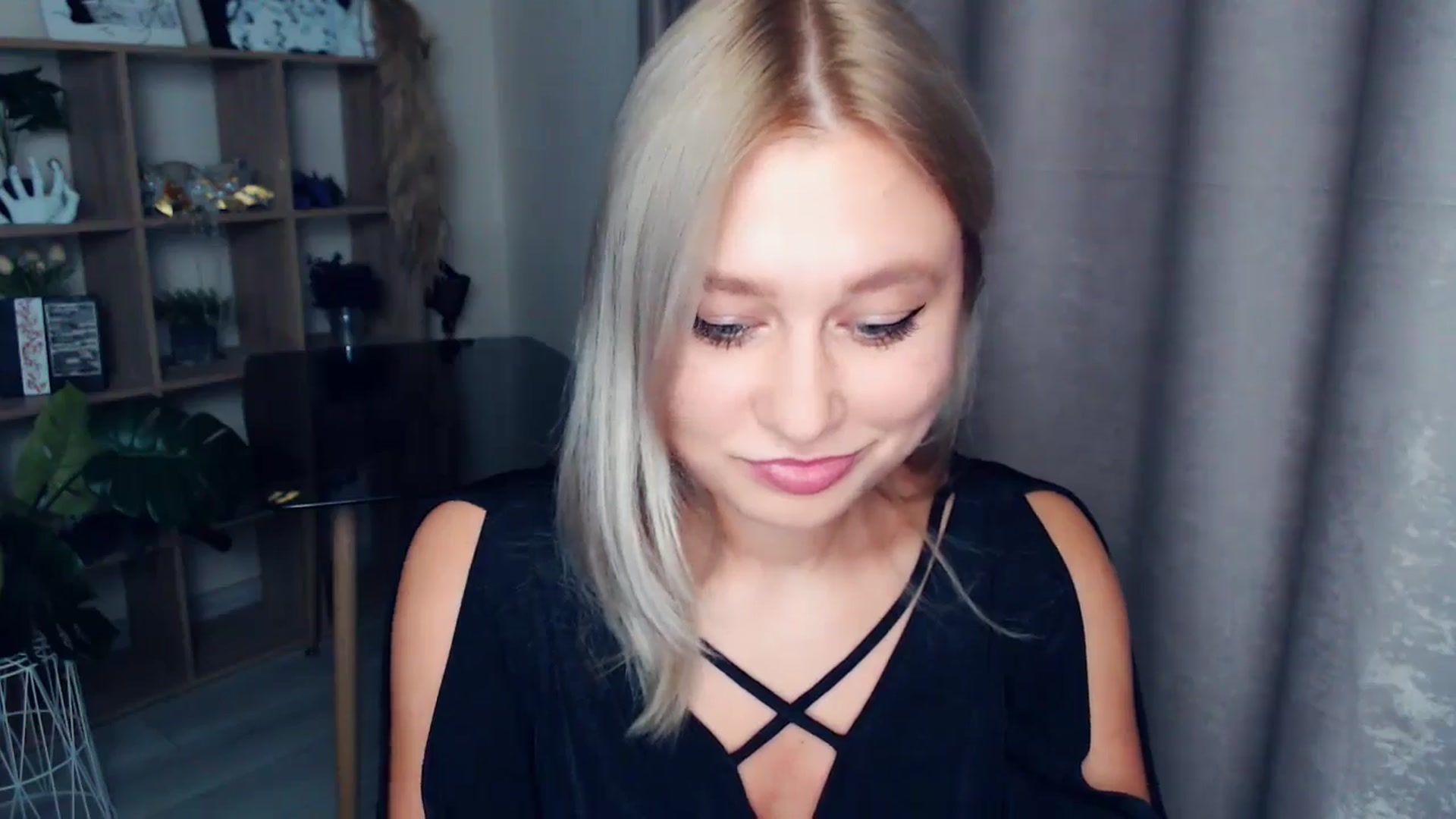 Gallery image thumbnail from Kukla_kolduna's myfreecams stream on, 11/07/2025, 17:15 image 4 of 20