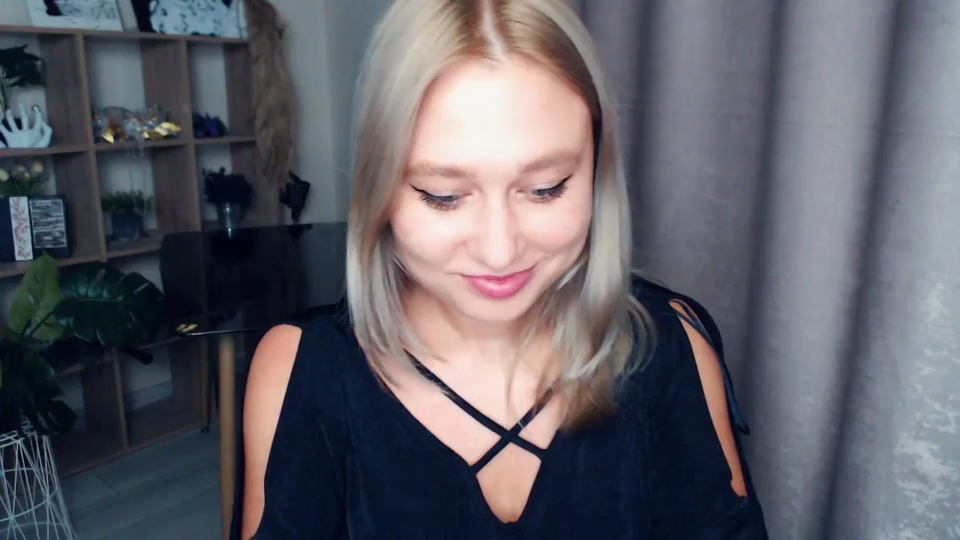 Gallery image thumbnail from Kukla_kolduna's myfreecams stream on, 11/07/2025, 17:15 image 18 of 20