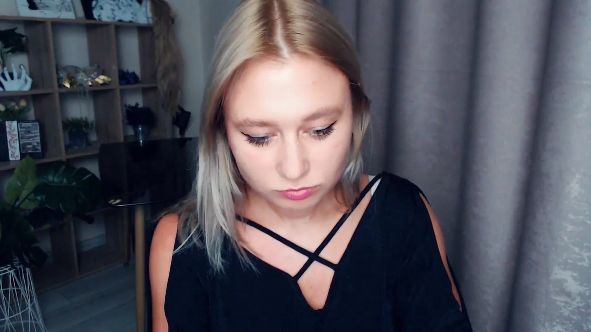Gallery image thumbnail from Kukla_kolduna's myfreecams stream on, 11/07/2025, 17:15 image 15 of 20