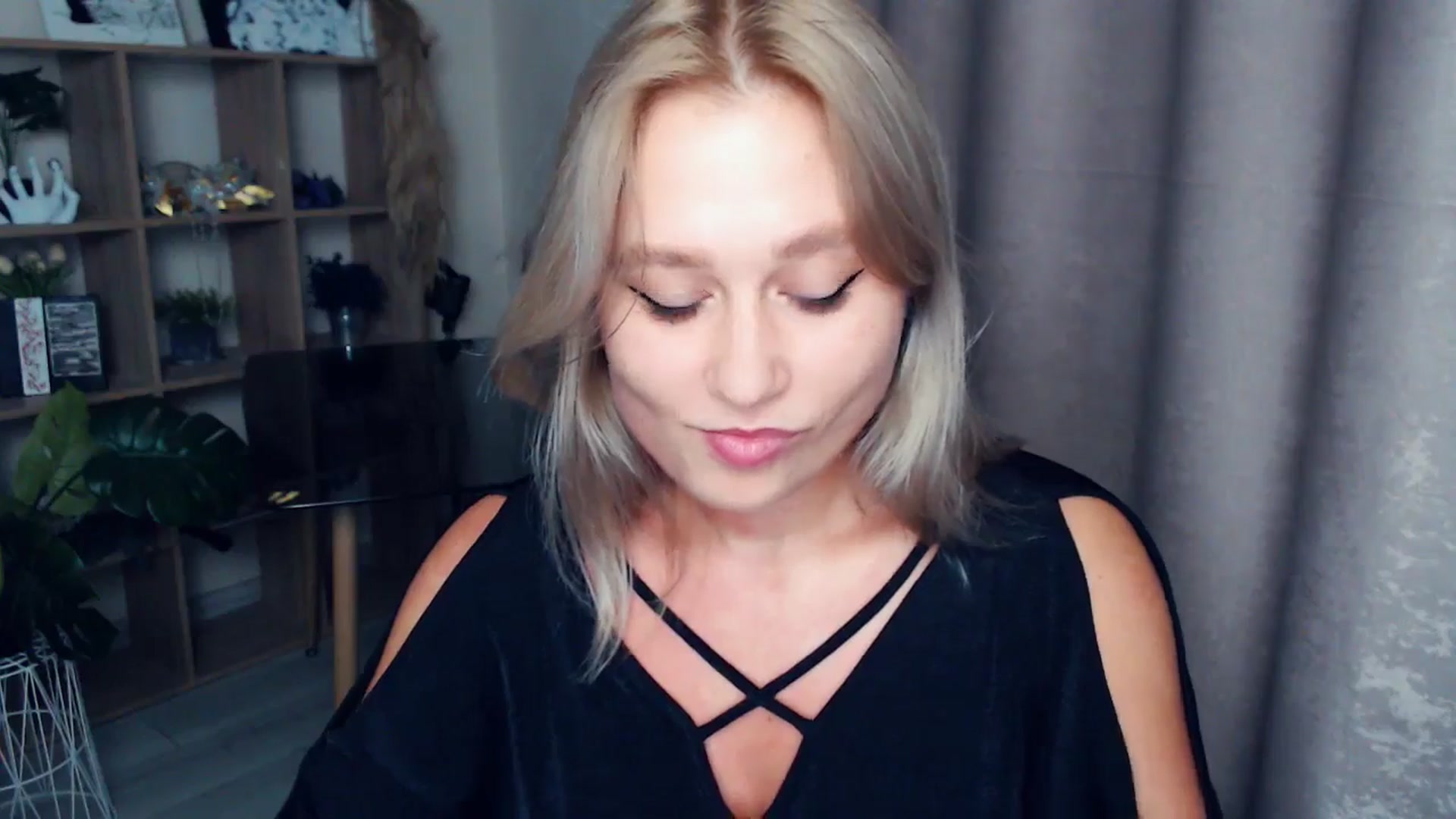 Gallery image thumbnail from Kukla_kolduna's myfreecams stream on, 11/07/2025, 17:15 image 11 of 20