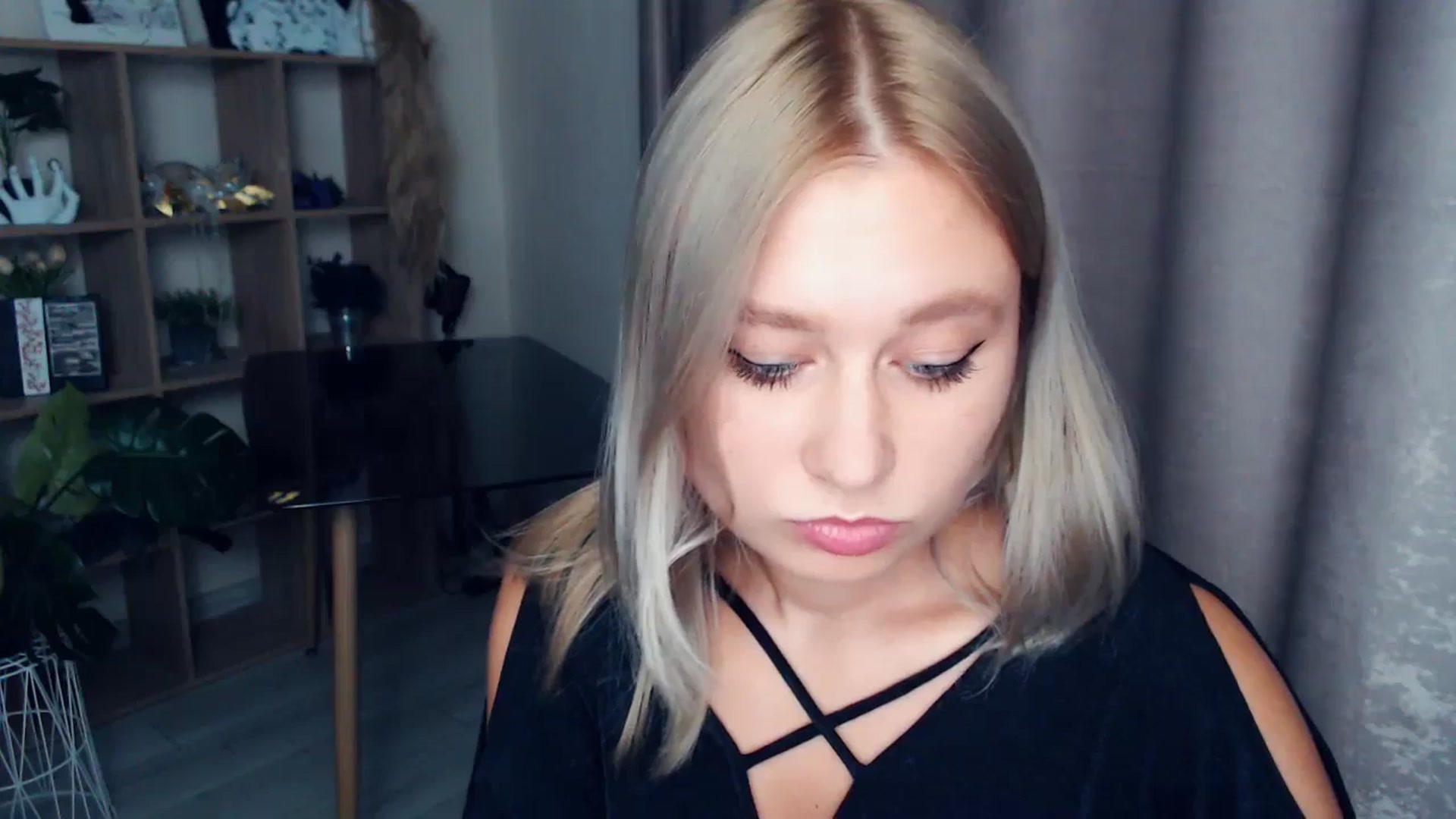 Gallery image thumbnail from Kukla_kolduna's myfreecams stream on, 11/07/2025, 17:15 image 7 of 20