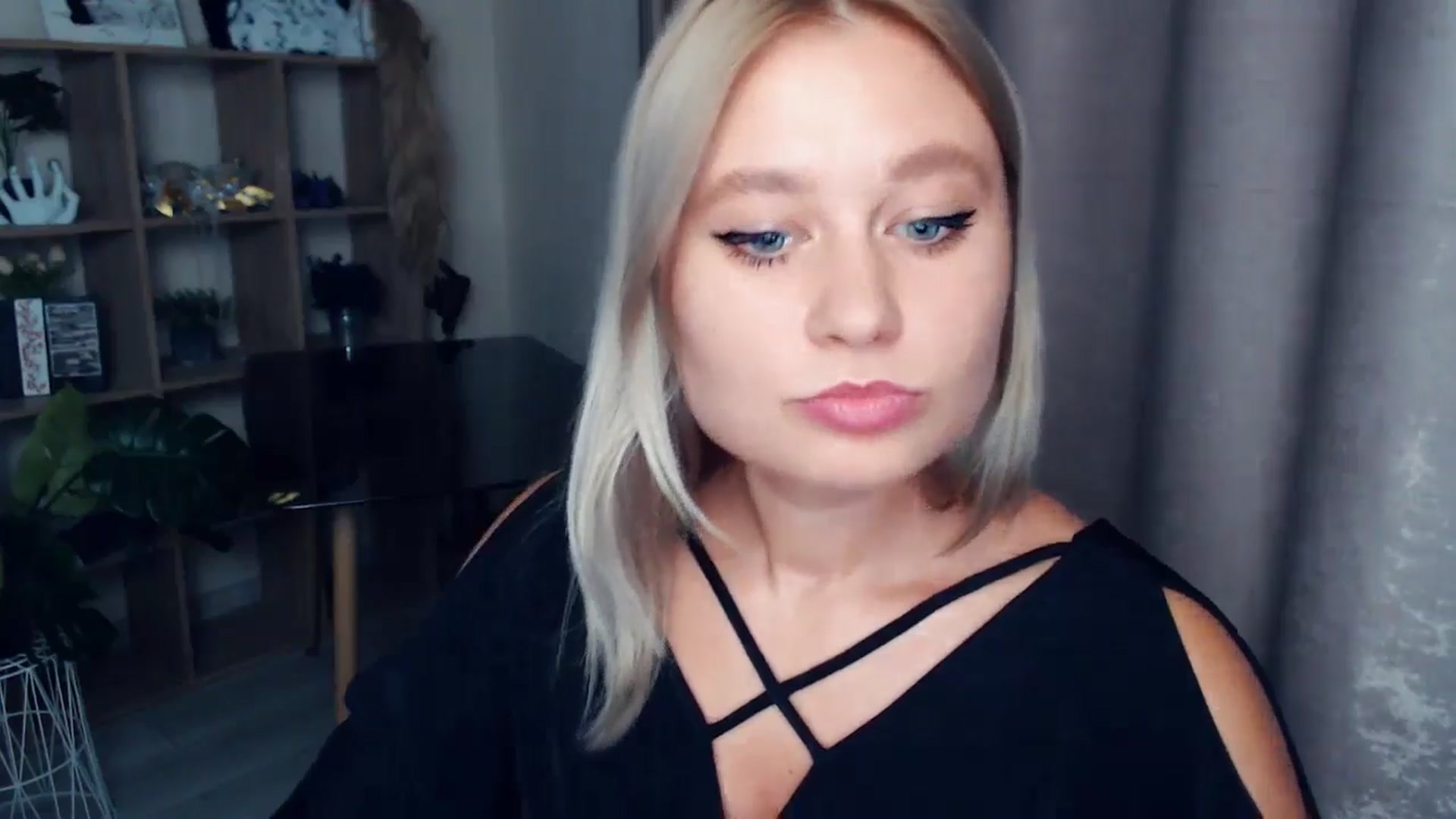 Gallery image thumbnail from Kukla_kolduna's myfreecams stream on, 11/07/2025, 17:15 image 6 of 20