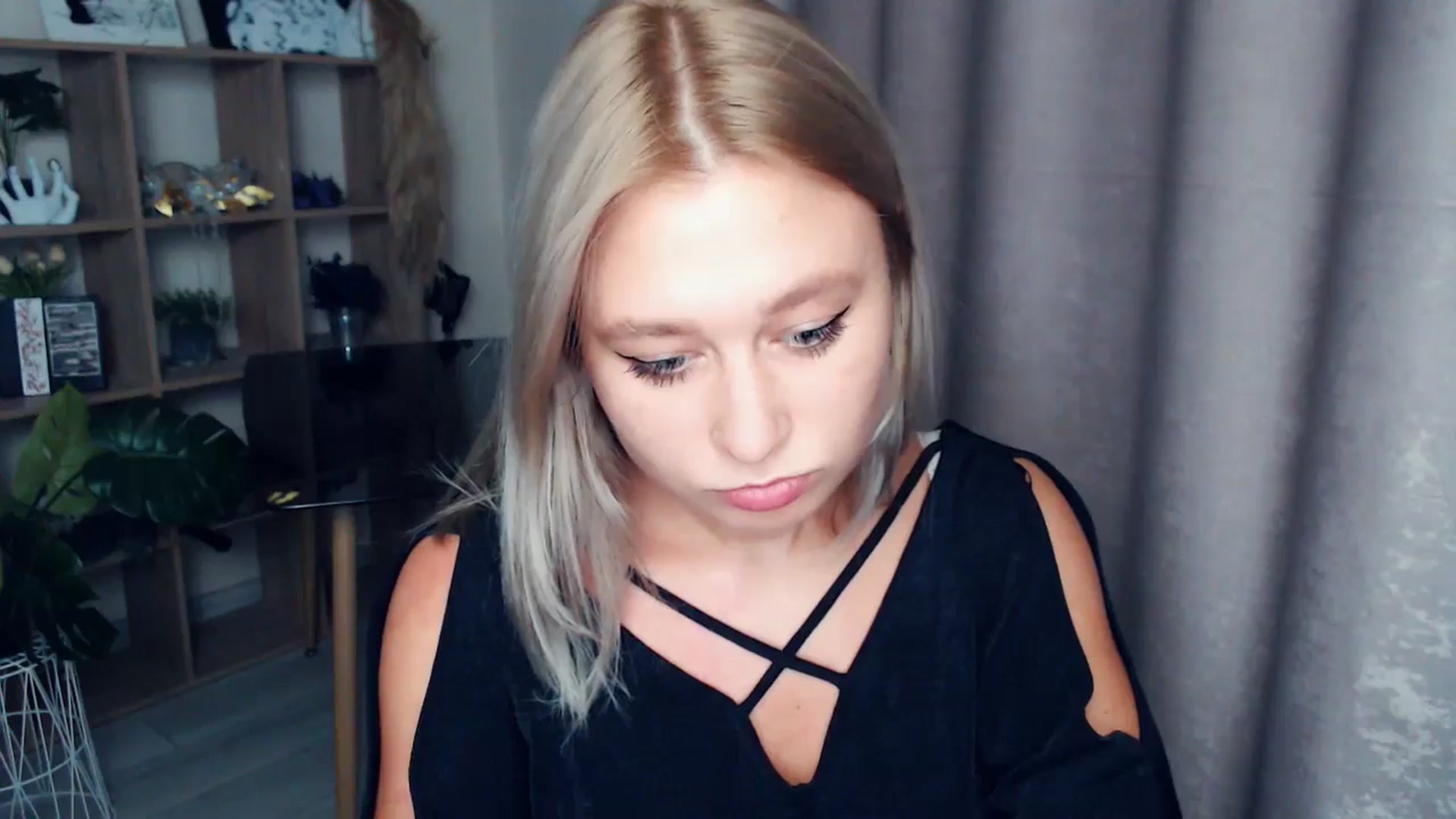 Gallery image thumbnail from Kukla_kolduna's myfreecams stream on, 11/07/2025, 17:15 image 16 of 20
