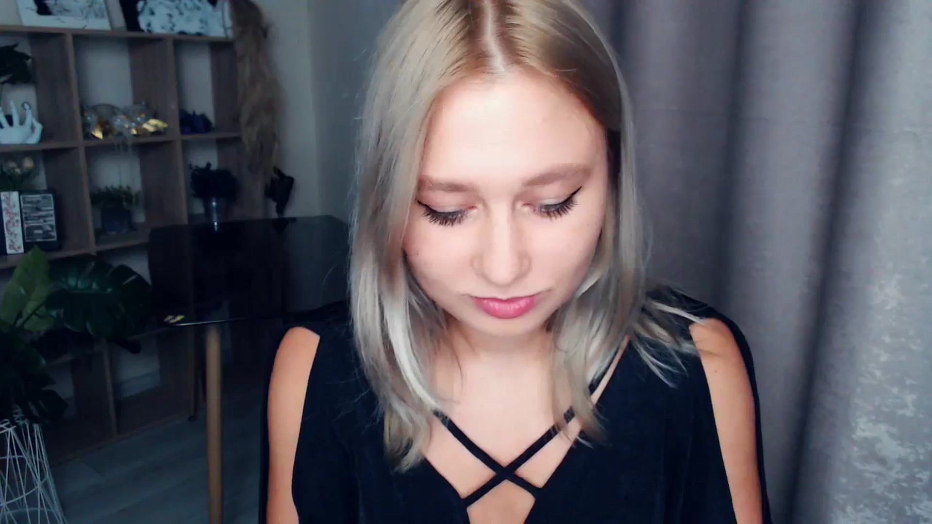 Gallery image thumbnail from Kukla_kolduna's myfreecams stream on, 11/07/2025, 17:41 image 19 of 20