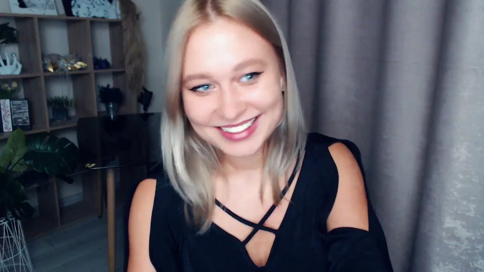 Gallery image thumbnail from Kukla_kolduna's myfreecams stream on, 11/07/2025, 17:41 image 16 of 20