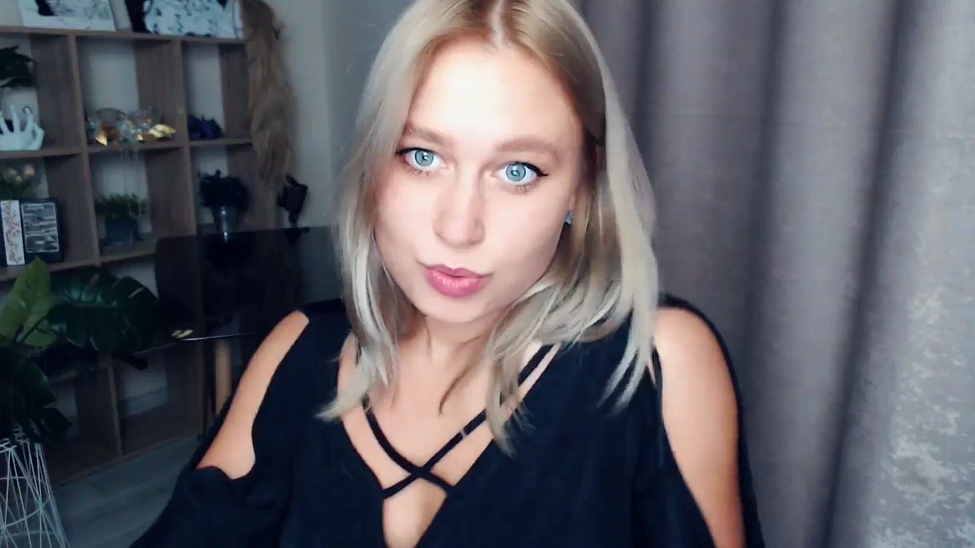 Gallery image thumbnail from Kukla_kolduna's myfreecams stream on, 11/07/2025, 17:41 image 9 of 20