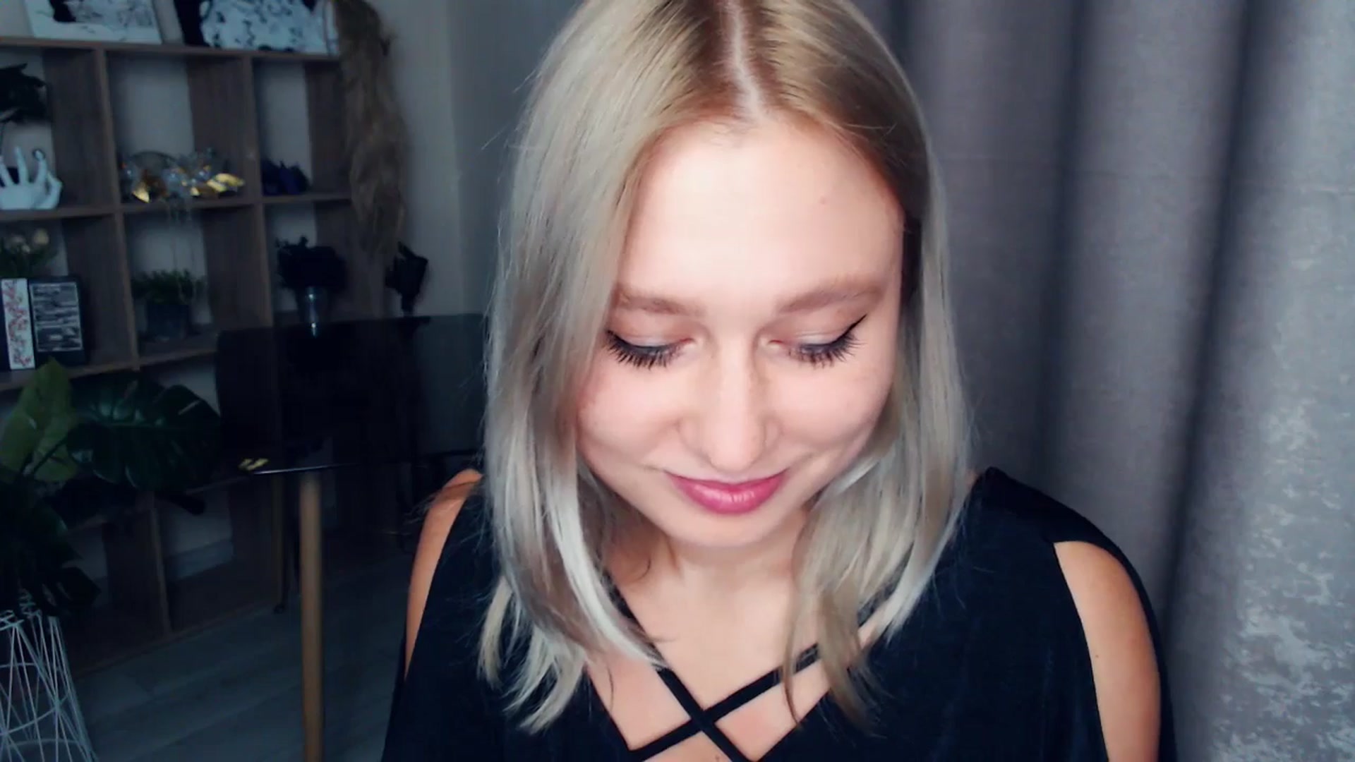 Gallery image thumbnail from Kukla_kolduna's myfreecams stream on, 11/07/2025, 17:41 image 13 of 20