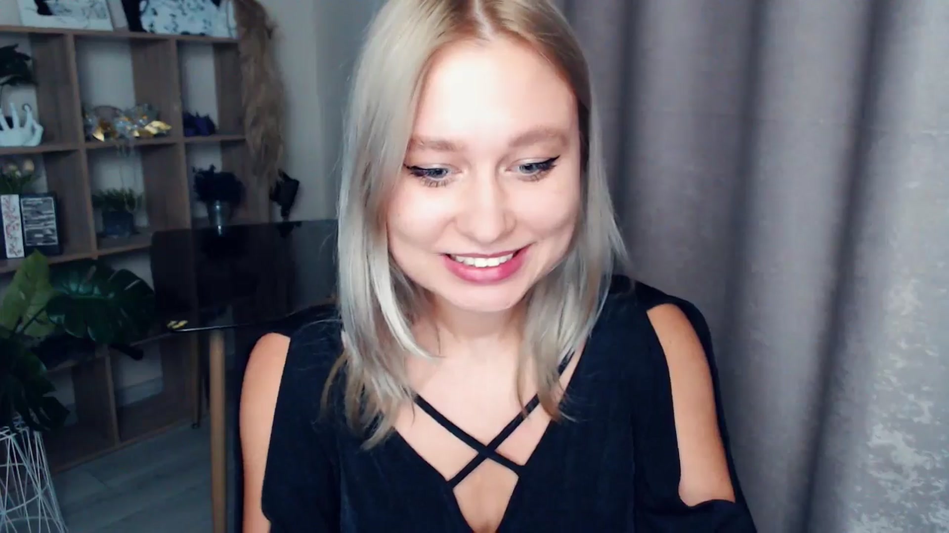 Gallery image thumbnail from Kukla_kolduna's myfreecams stream on, 11/07/2025, 17:41 image 15 of 20