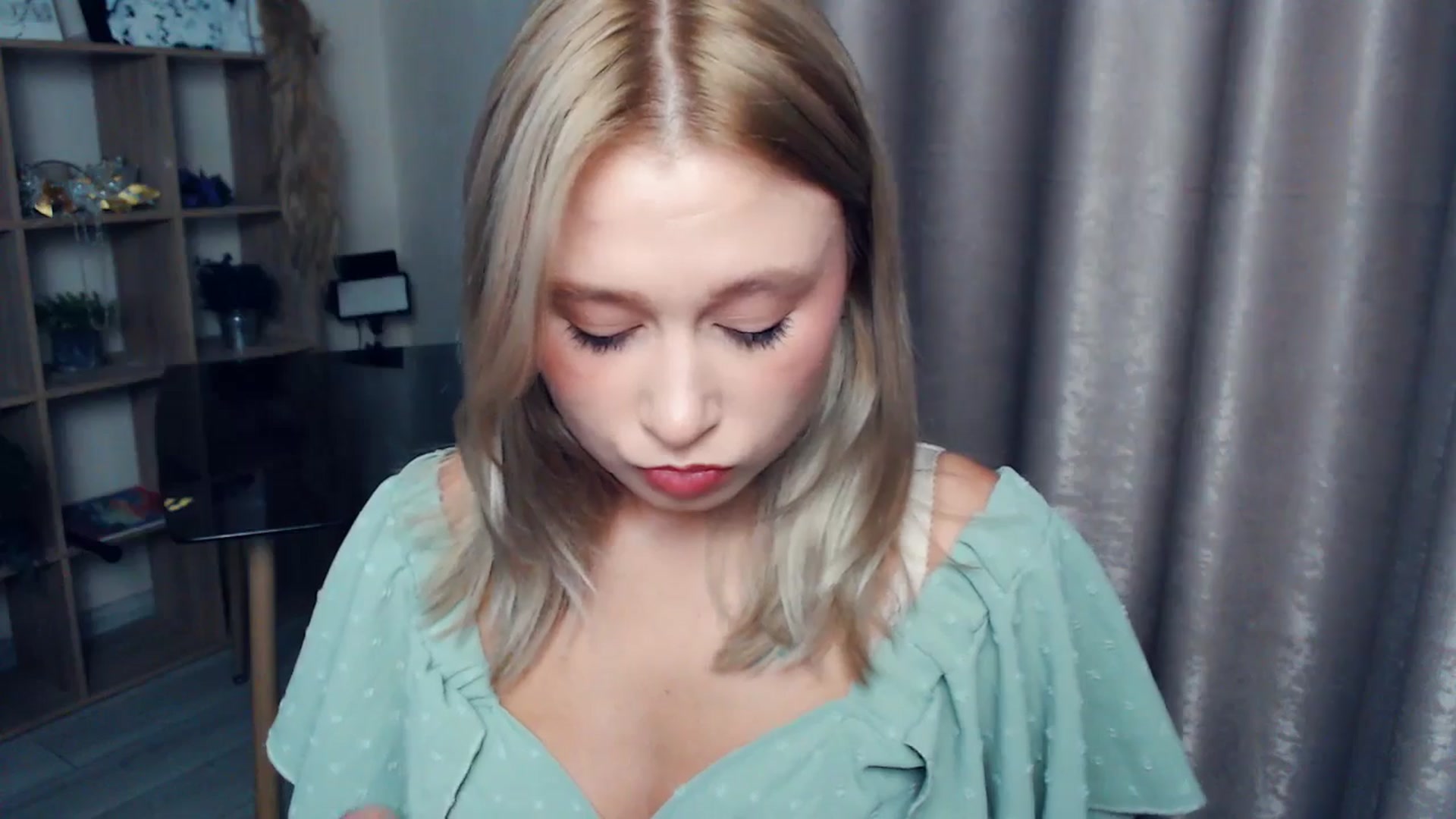 Gallery image thumbnail from Kukla_kolduna's myfreecams stream on, 11/12/2025, 17:37 image 19 of 20