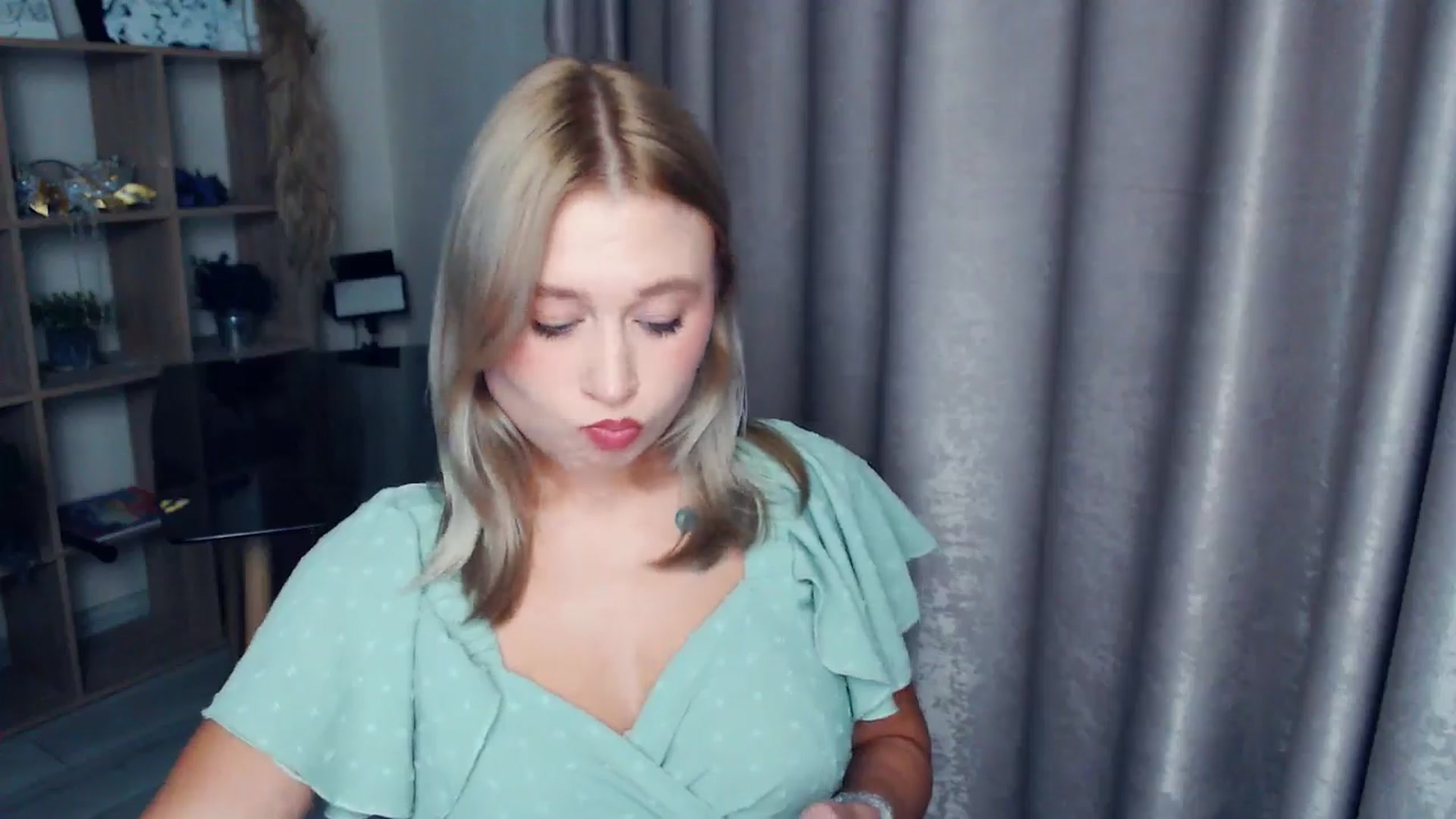 Gallery image thumbnail from Kukla_kolduna's myfreecams stream on, 11/12/2025, 17:37 image 14 of 20