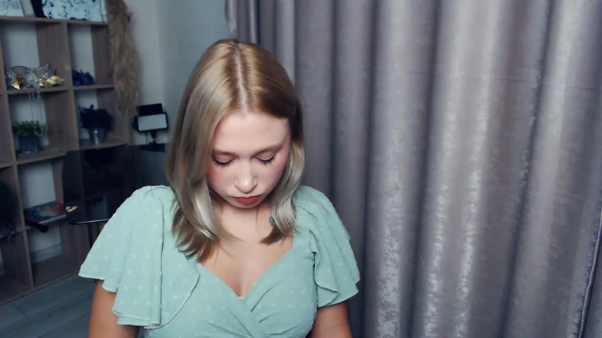 Gallery image thumbnail from Kukla_kolduna's myfreecams stream on, 11/12/2025, 17:37 image 6 of 20