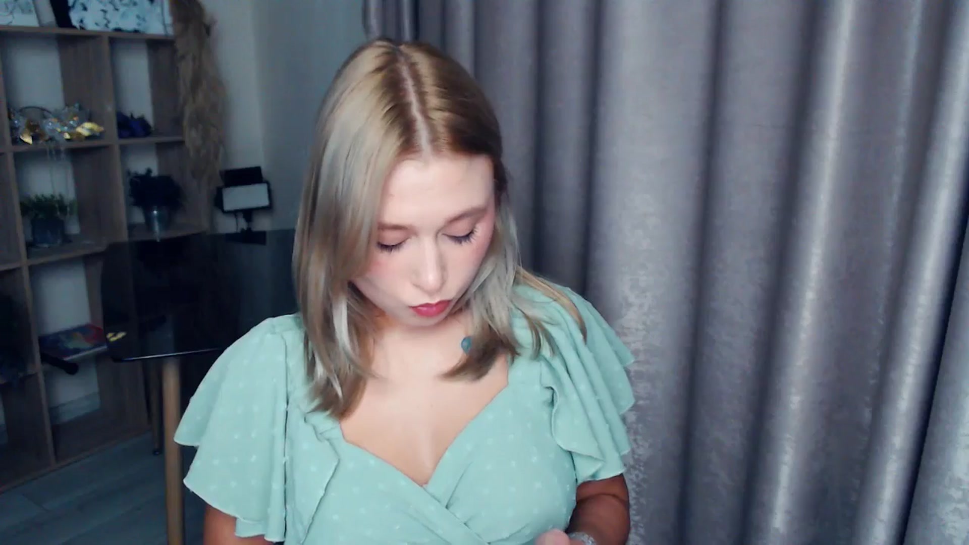 Gallery image thumbnail from Kukla_kolduna's myfreecams stream on, 11/12/2025, 17:37 image 13 of 20