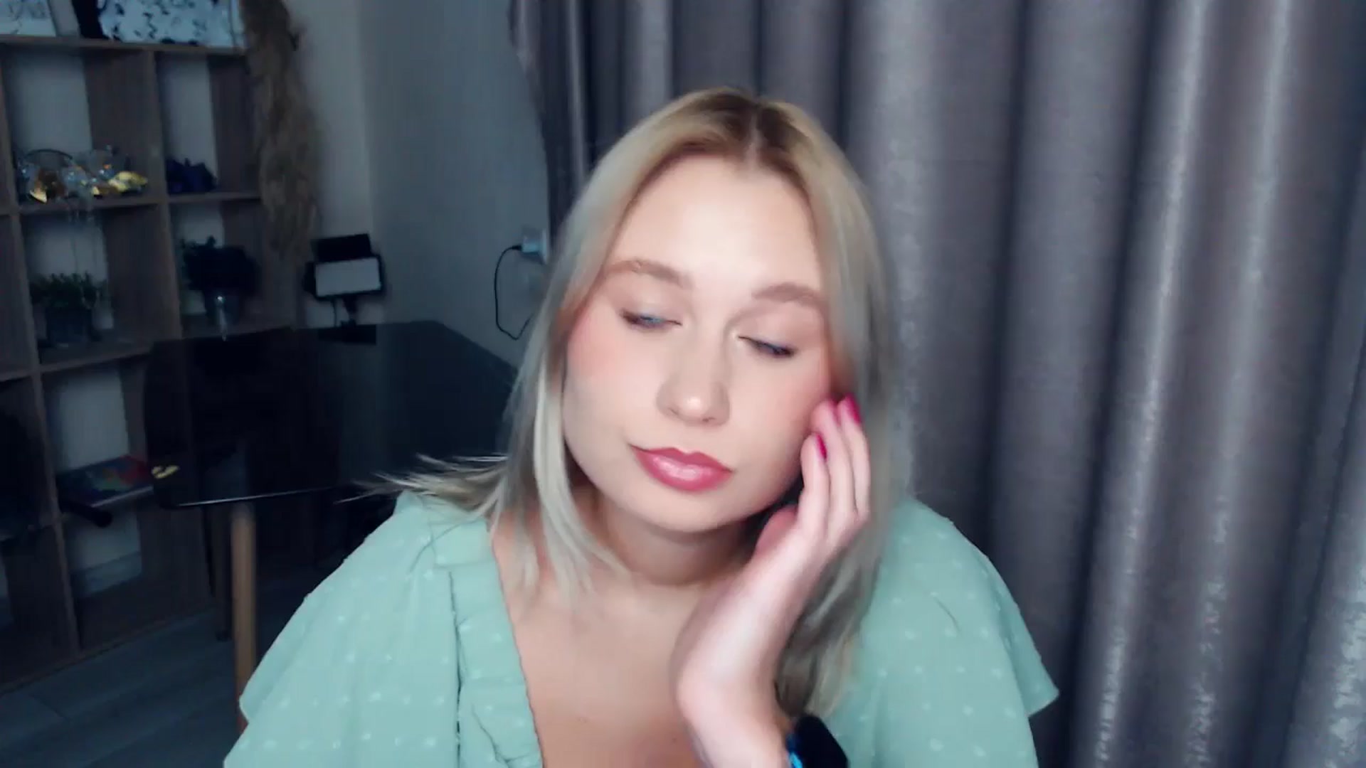 Gallery image thumbnail from Kukla_kolduna's myfreecams stream on, 11/12/2025, 18:30 image 1 of 20