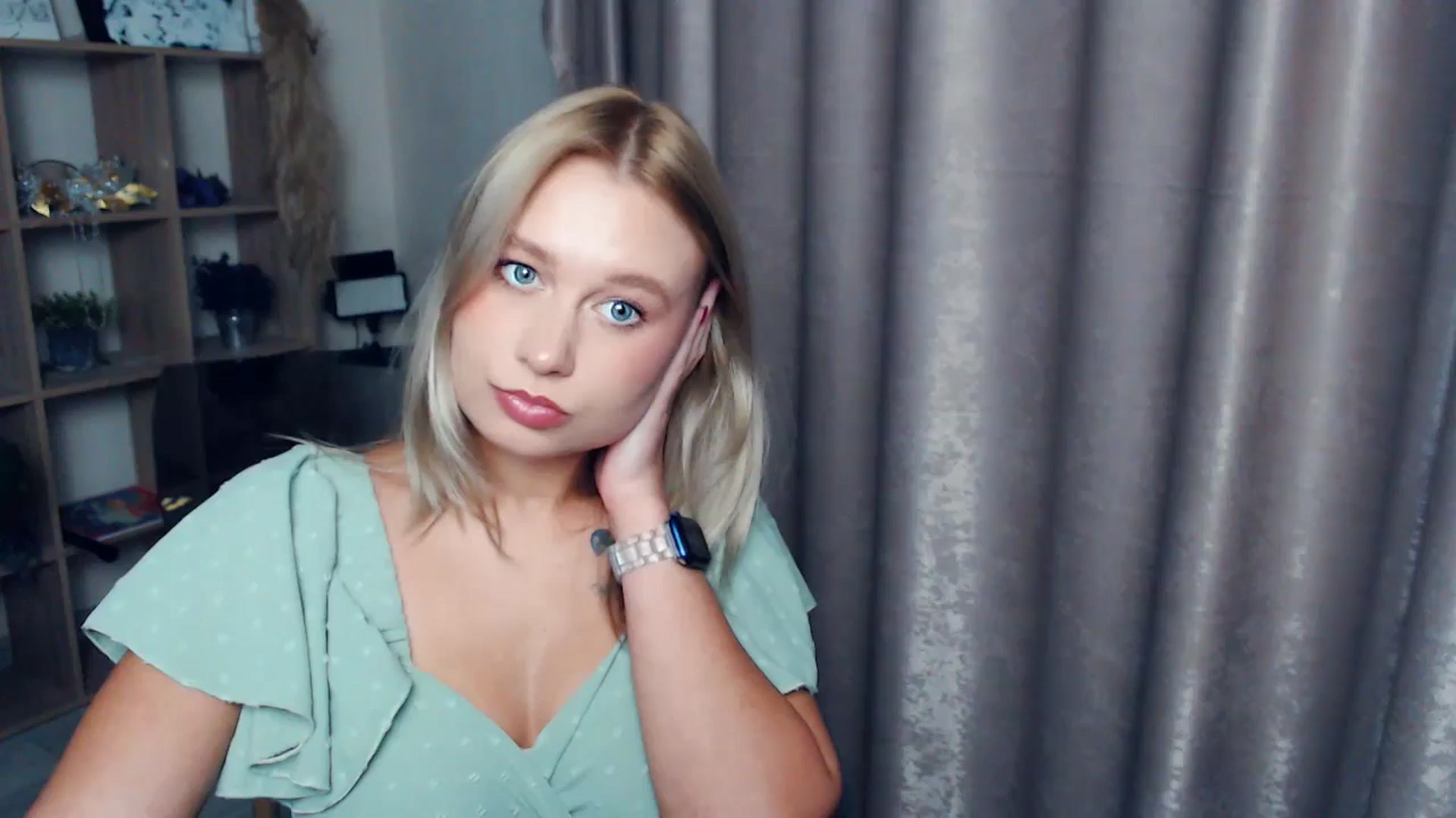 Gallery image thumbnail from Kukla_kolduna's myfreecams stream on, 11/12/2025, 18:30 image 15 of 20
