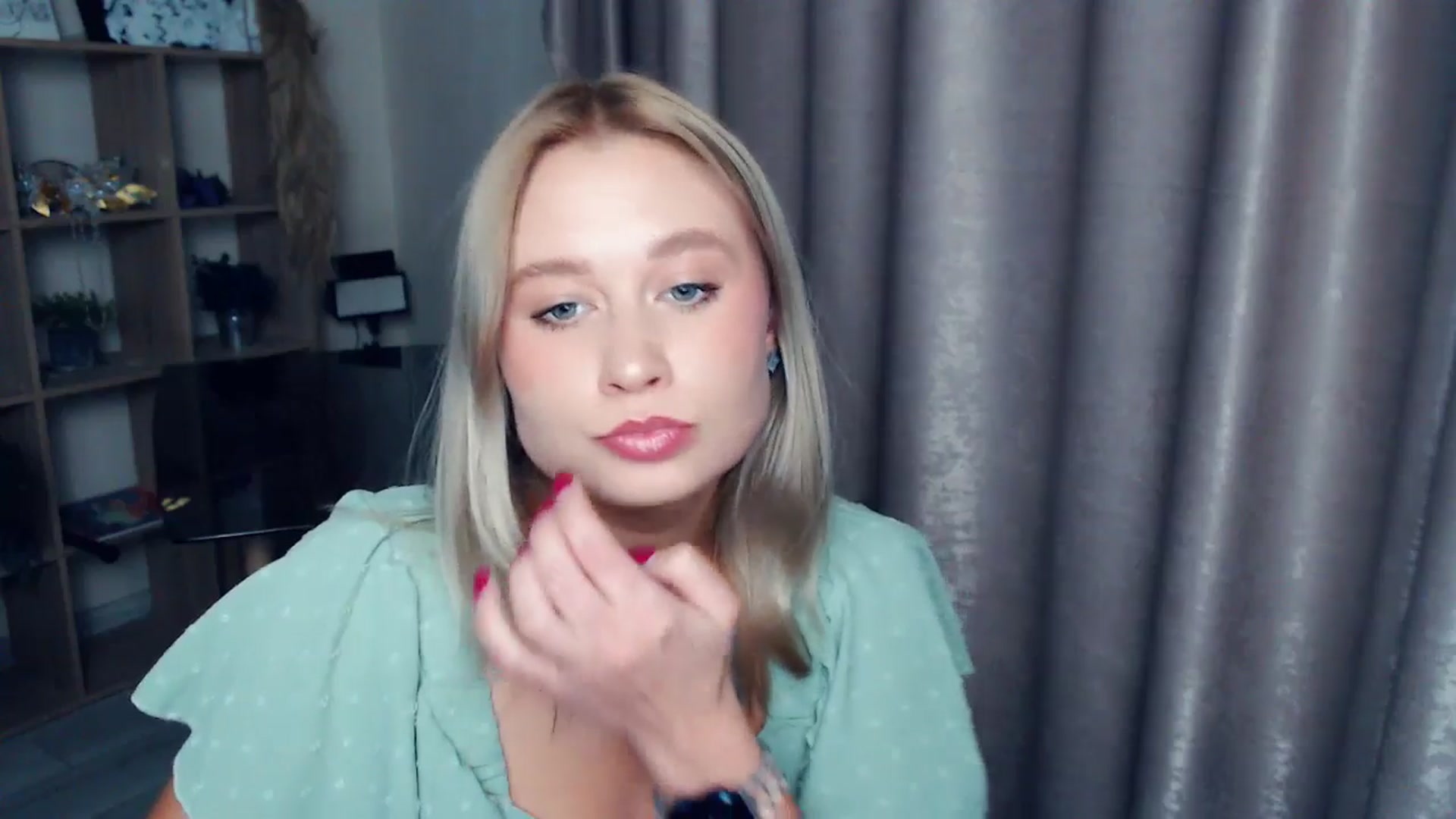 Gallery image thumbnail from Kukla_kolduna's myfreecams stream on, 11/12/2025, 18:30 image 16 of 20
