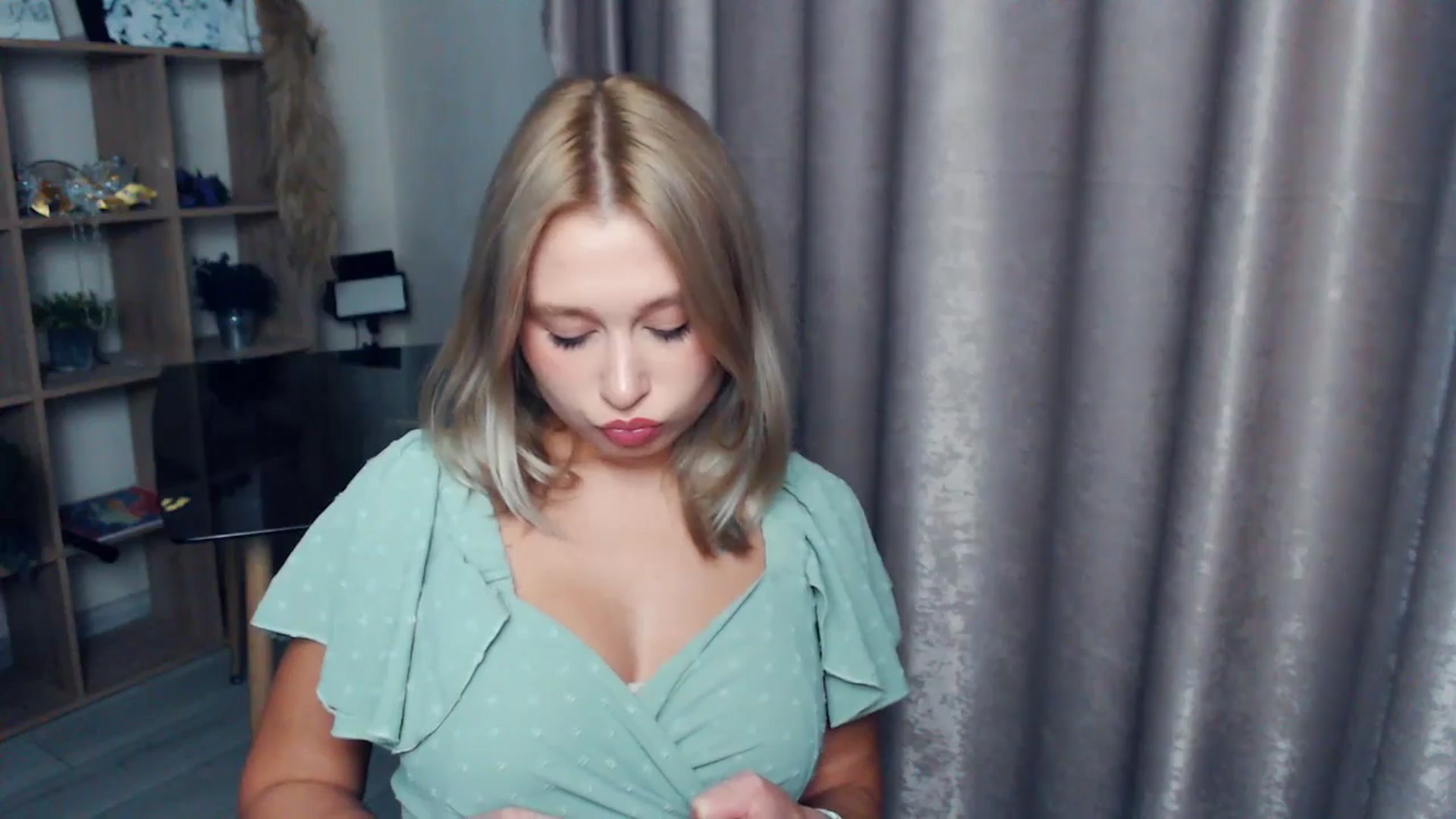Gallery image thumbnail from Kukla_kolduna's myfreecams stream on, 11/12/2025, 18:30 image 12 of 20