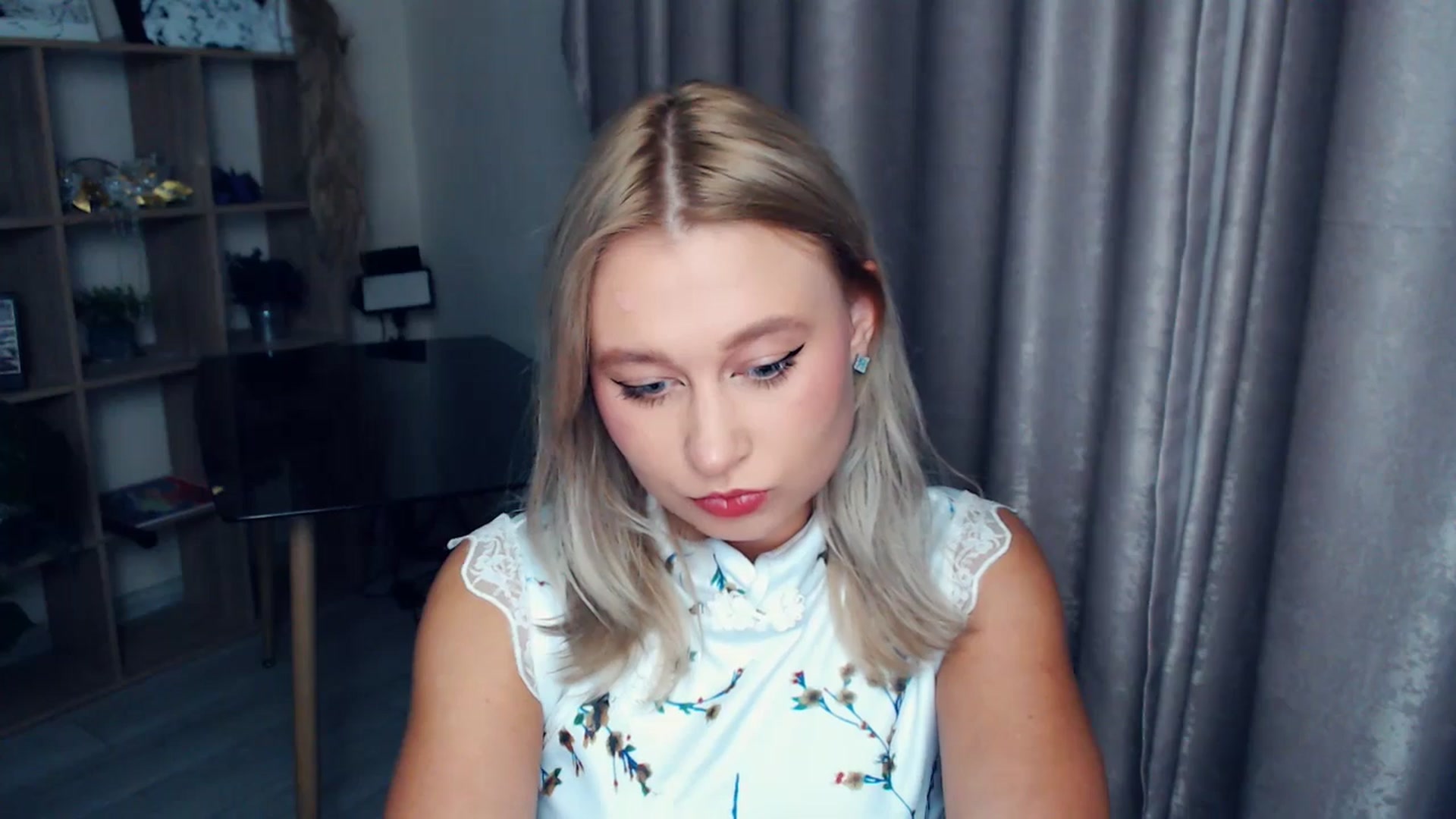 Gallery image thumbnail from Kukla_kolduna's myfreecams stream on, 11/13/2025, 16:34 image 4 of 20