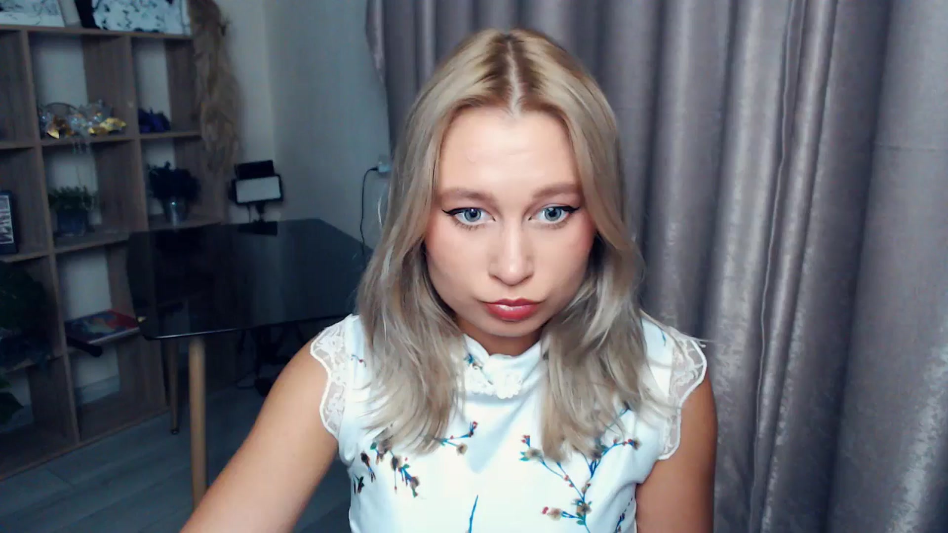 Gallery image thumbnail from Kukla_kolduna's myfreecams stream on, 11/13/2025, 17:17 image 6 of 20