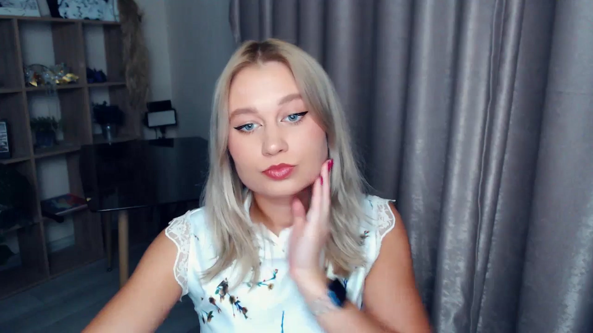 Gallery image thumbnail from Kukla_kolduna's myfreecams stream on, 11/13/2025, 17:17 image 16 of 20