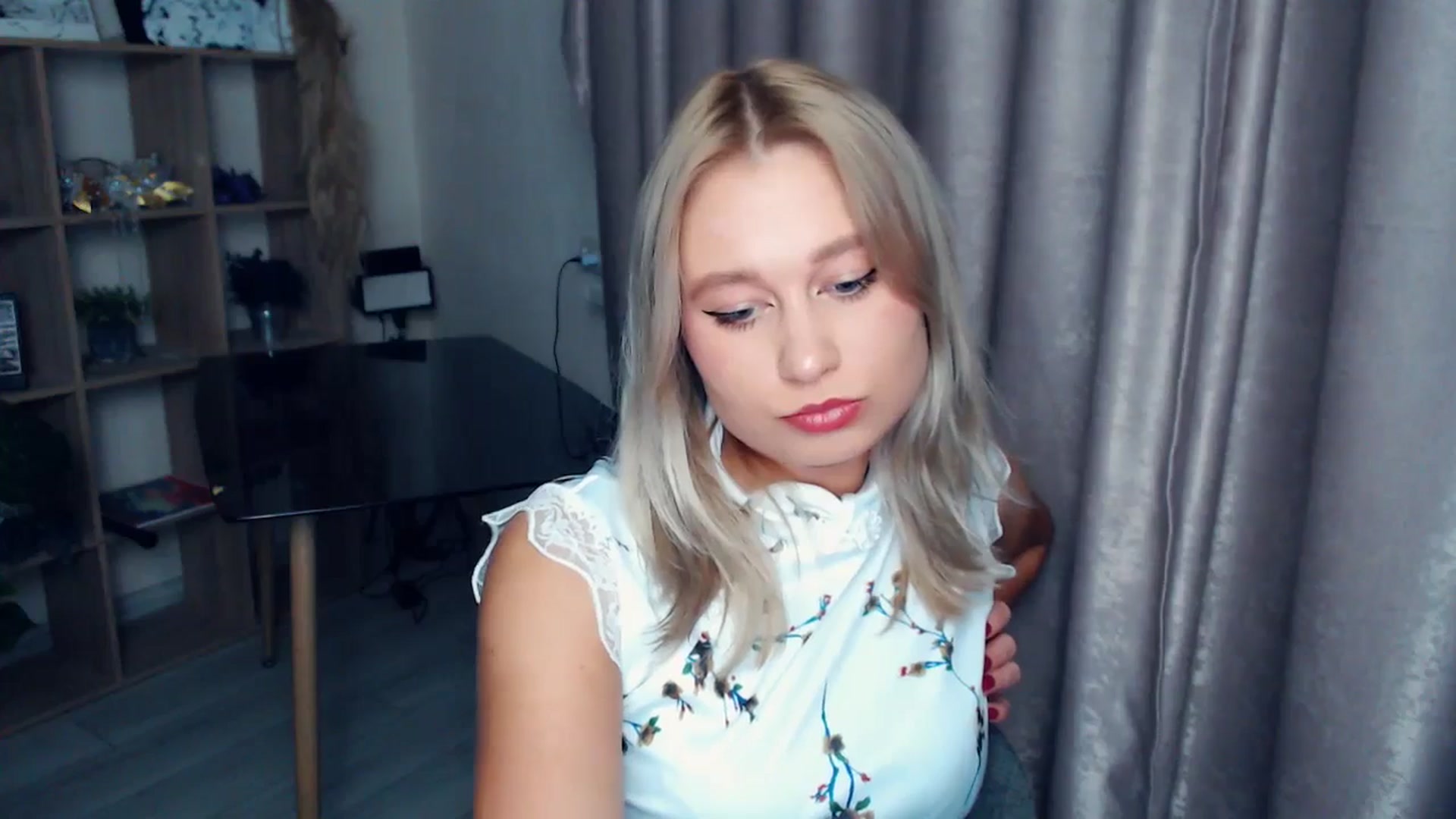 Gallery image thumbnail from Kukla_kolduna's myfreecams stream on, 11/13/2025, 17:17 image 14 of 20