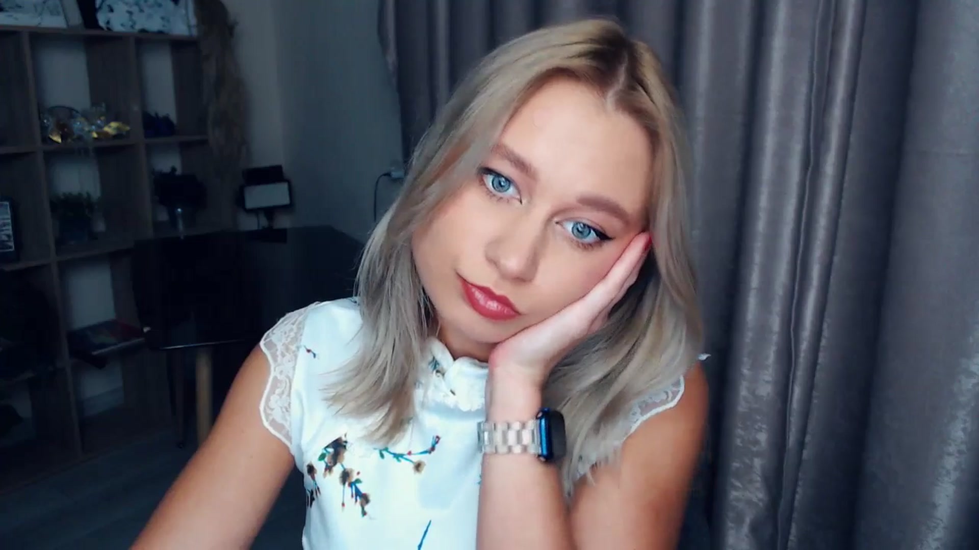 Gallery image thumbnail from Kukla_kolduna's myfreecams stream on, 11/13/2025, 17:32 image 6 of 20