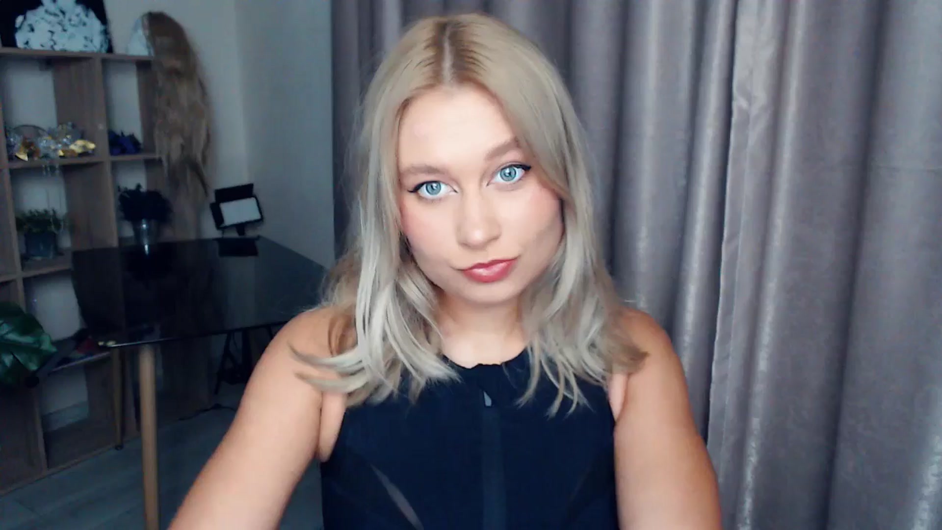 Gallery image thumbnail from Kukla_kolduna's myfreecams stream on, 11/14/2025, 15:46 image 17 of 20