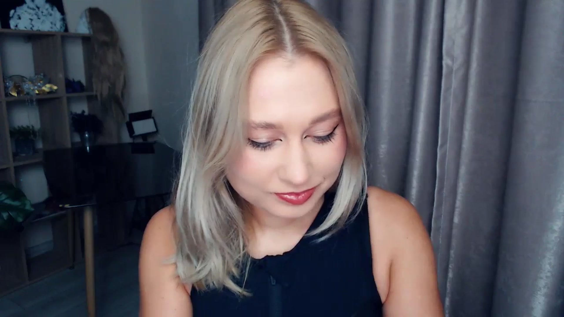 Gallery image thumbnail from Kukla_kolduna's myfreecams stream on, 11/14/2025, 15:46 image 8 of 20