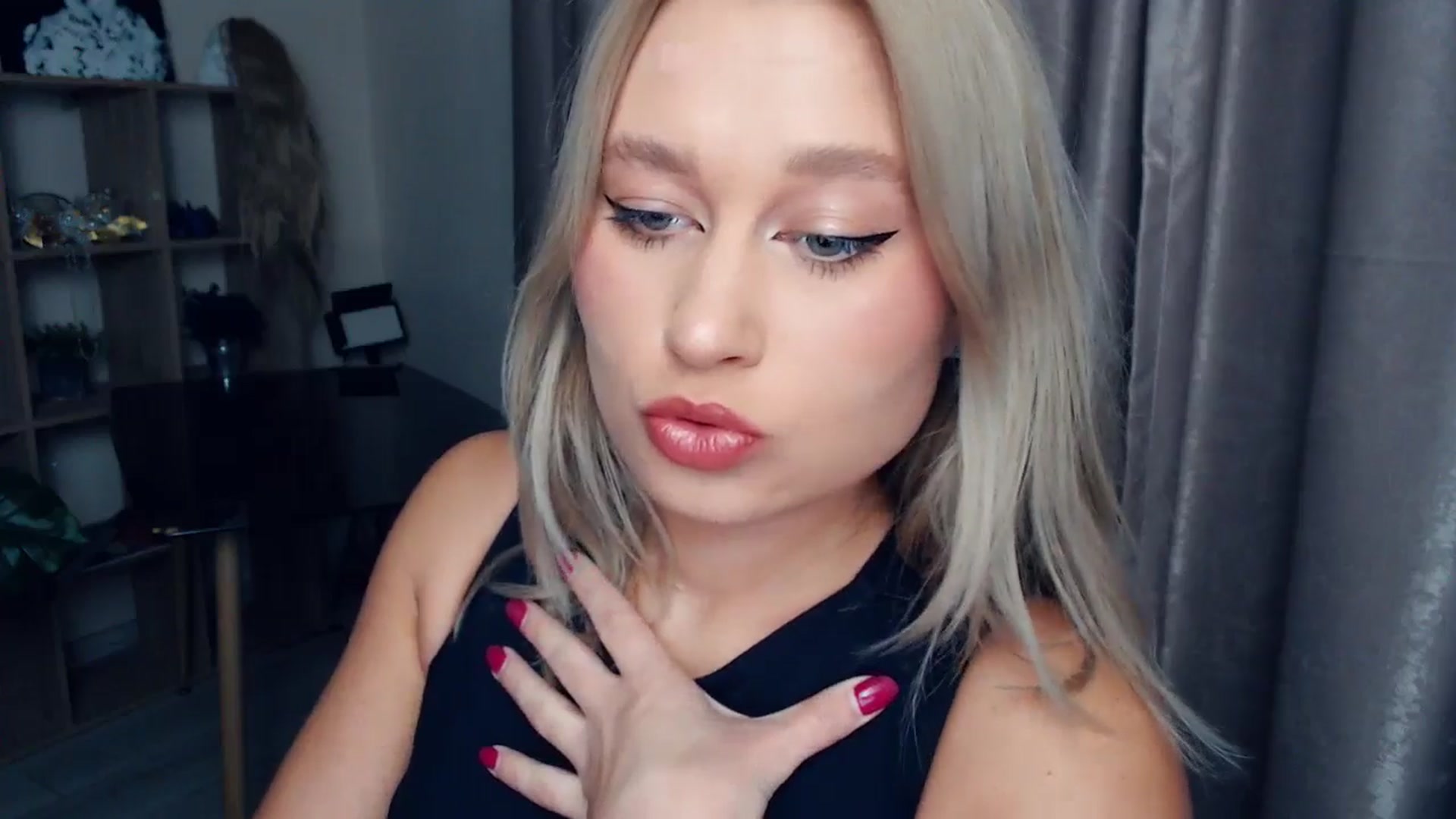 Gallery image thumbnail from Kukla_kolduna's myfreecams stream on, 11/14/2025, 15:46 image 13 of 20