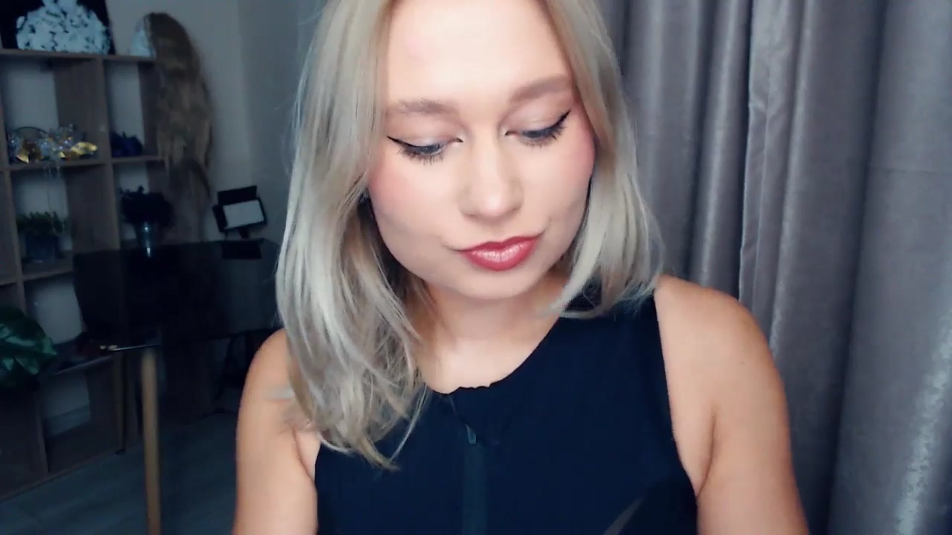 Gallery image thumbnail from Kukla_kolduna's myfreecams stream on, 11/14/2025, 15:46 image 9 of 20