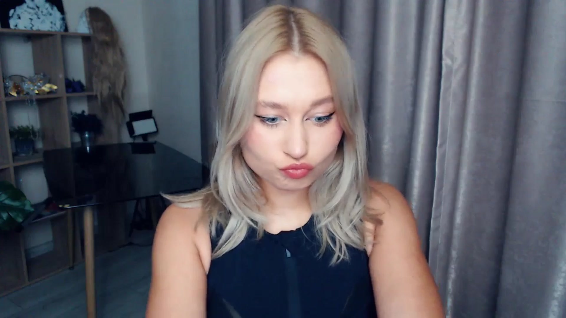 Gallery image thumbnail from Kukla_kolduna's myfreecams stream on, 11/14/2025, 15:46 image 19 of 20