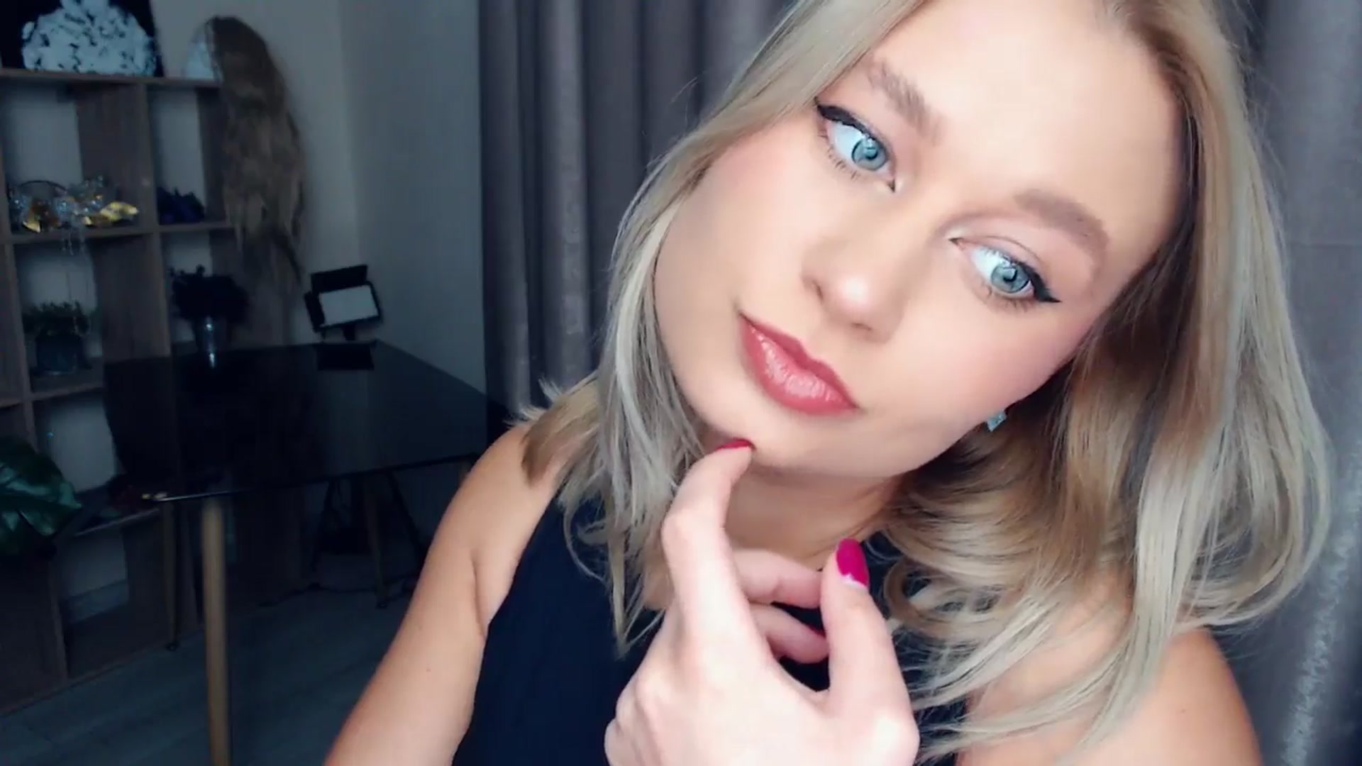 Gallery image thumbnail from Kukla_kolduna's myfreecams stream on, 11/14/2025, 15:46 image 12 of 20