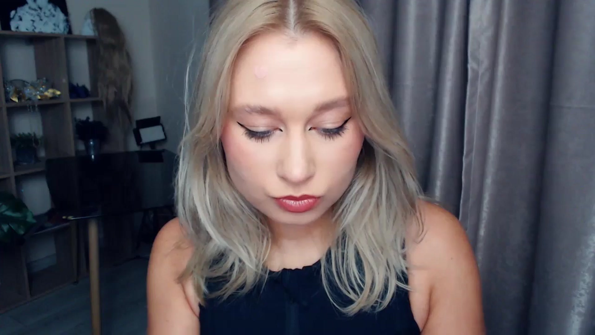 Gallery image thumbnail from Kukla_kolduna's myfreecams stream on, 11/14/2025, 15:46 image 3 of 20