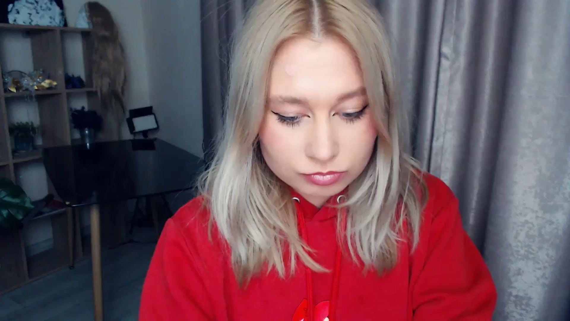 Gallery image thumbnail from Kukla_kolduna's myfreecams stream on, 11/14/2025, 18:25 image 17 of 20