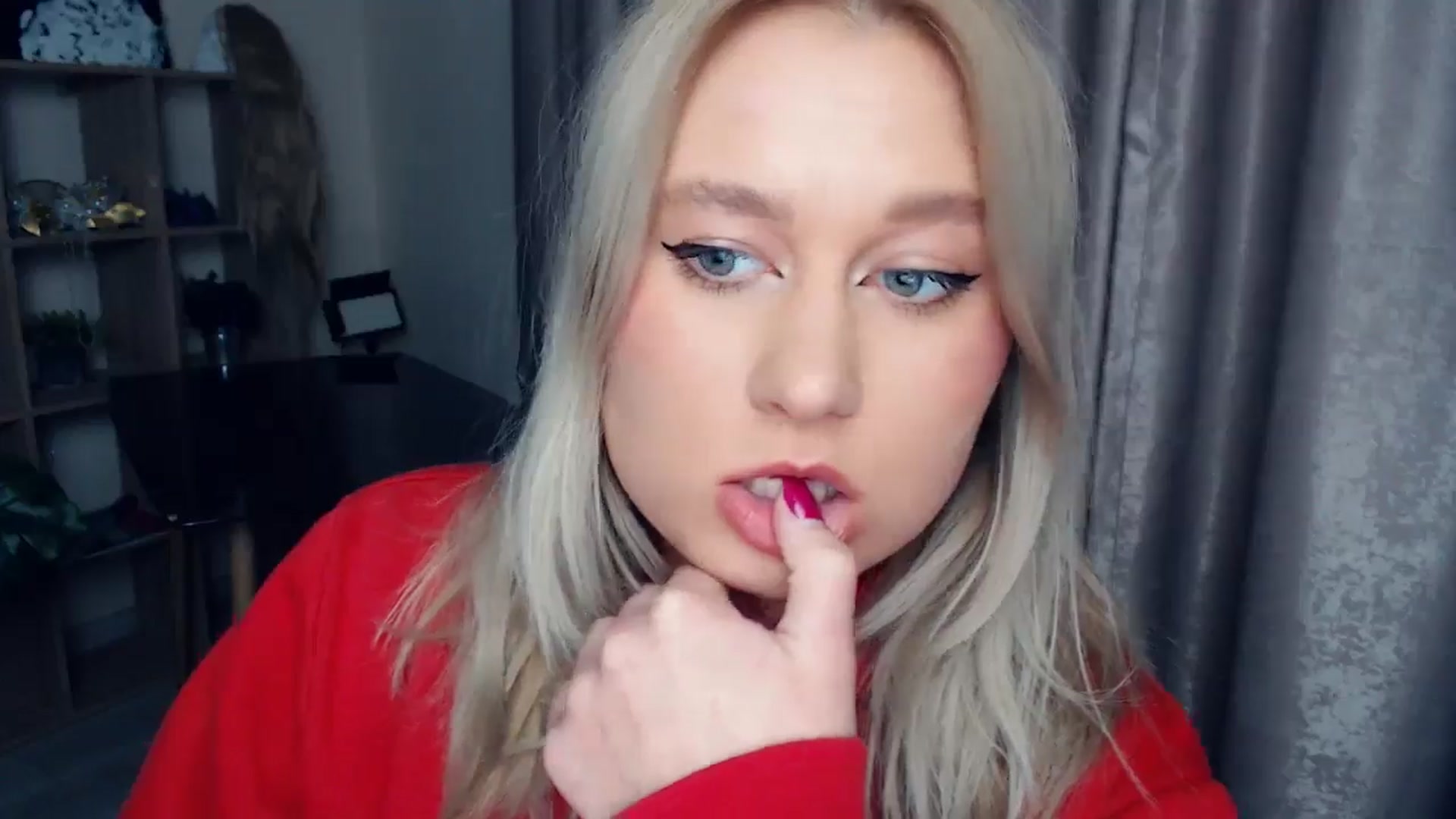 Gallery image thumbnail from Kukla_kolduna's myfreecams stream on, 11/14/2025, 18:25 image 16 of 20