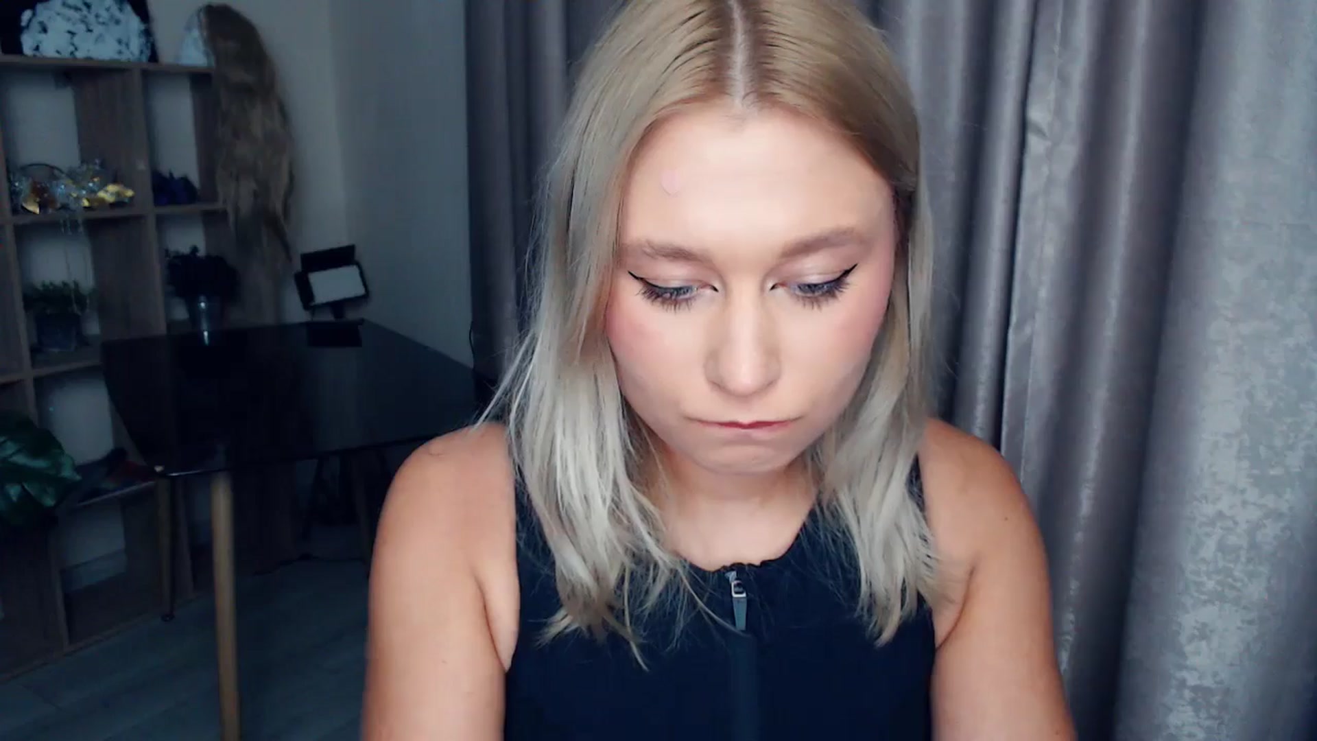 Gallery image thumbnail from Kukla_kolduna's myfreecams stream on, 11/14/2025, 18:25 image 9 of 20