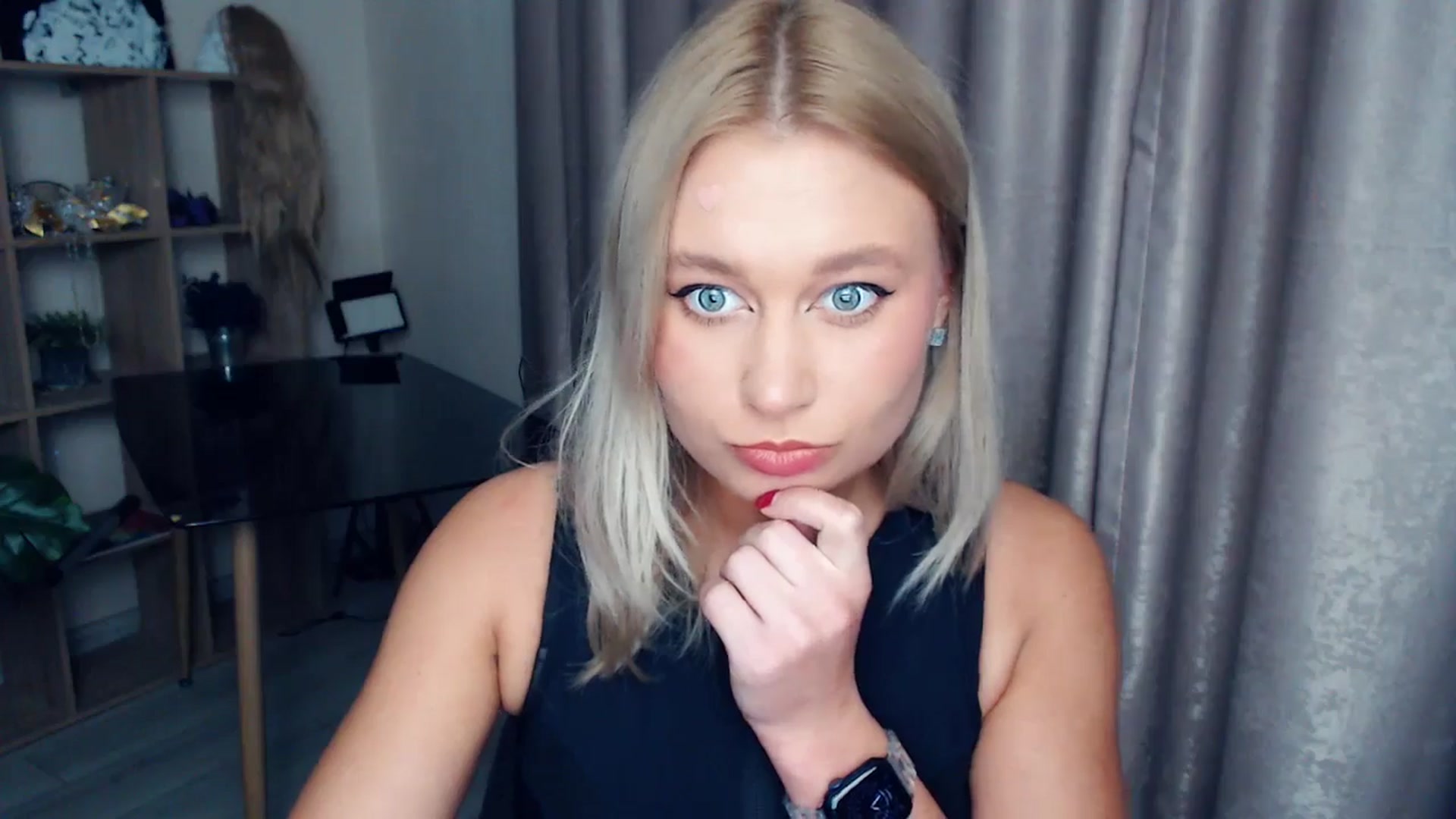 Gallery image thumbnail from Kukla_kolduna's myfreecams stream on, 11/14/2025, 18:25 image 2 of 20