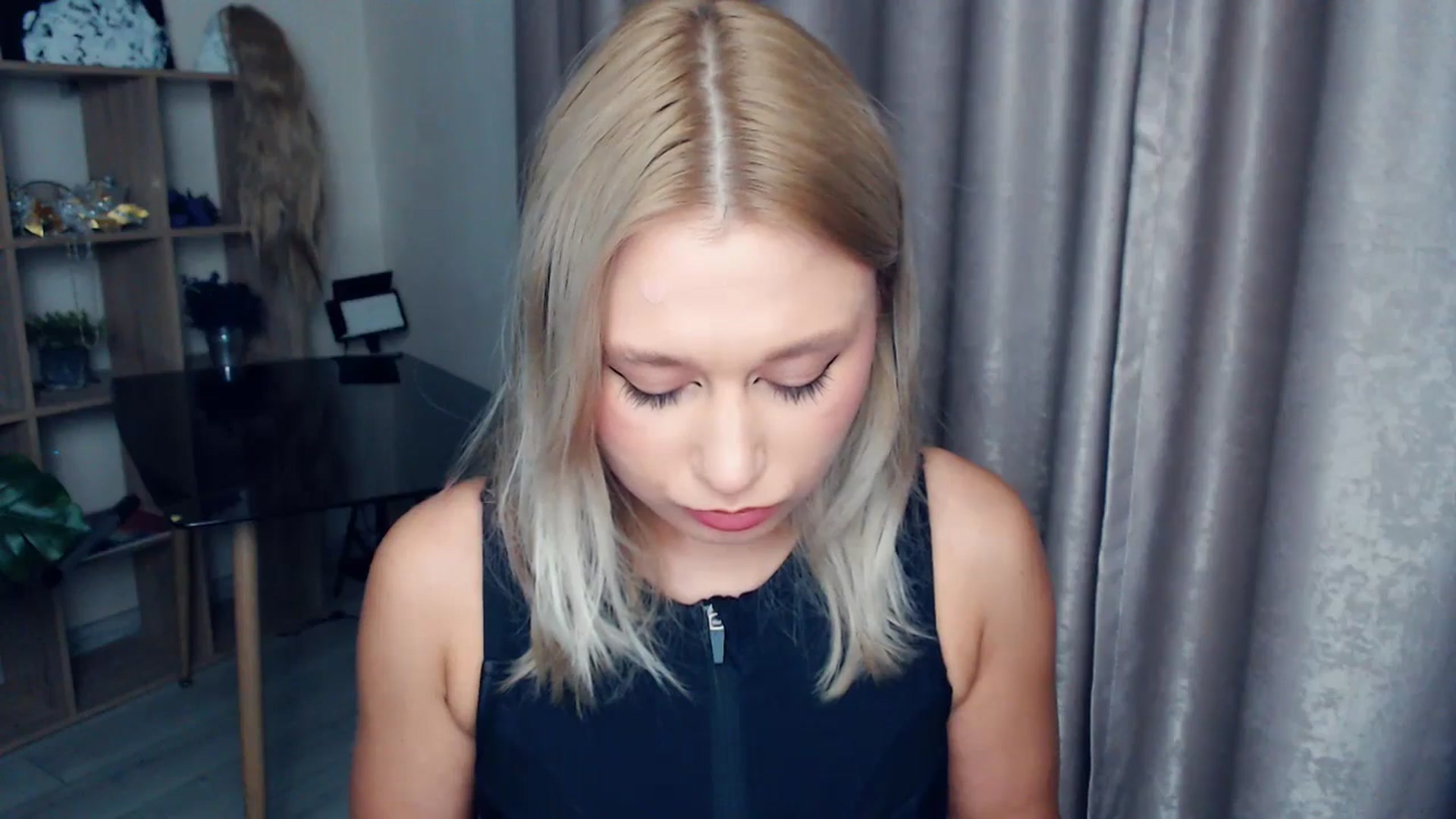 Gallery image thumbnail from Kukla_kolduna's myfreecams stream on, 11/14/2025, 18:25 image 8 of 20