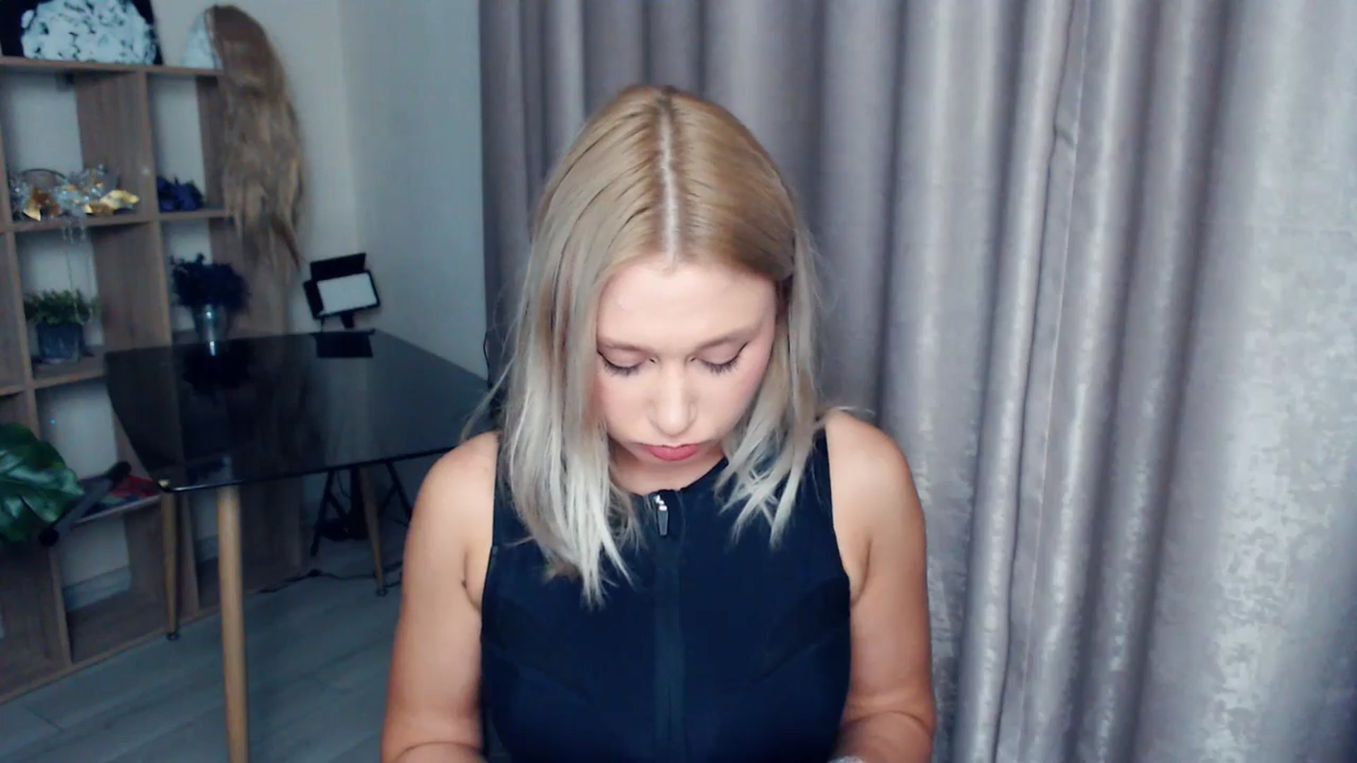 Gallery image thumbnail from Kukla_kolduna's myfreecams stream on, 11/14/2025, 18:25 image 3 of 20