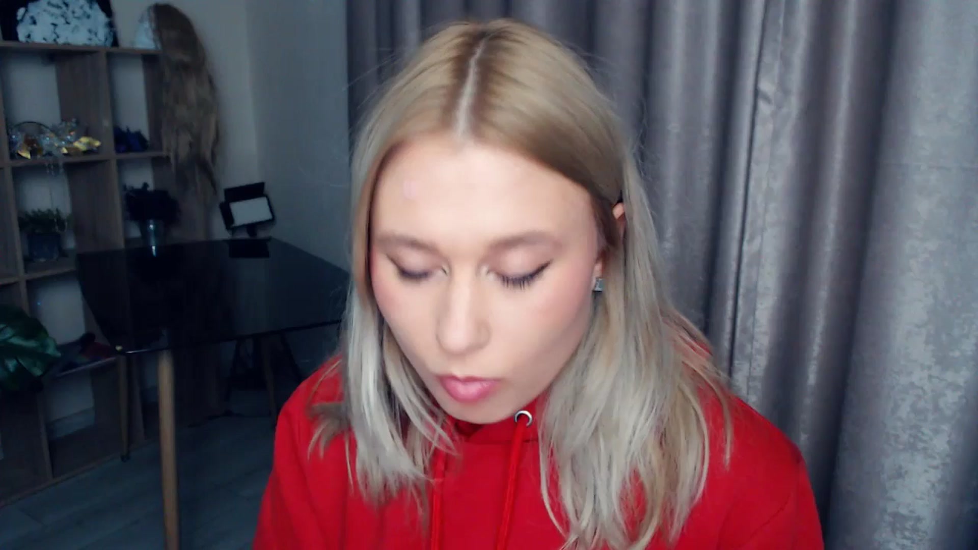 Gallery image thumbnail from Kukla_kolduna's myfreecams stream on, 11/14/2025, 18:56 image 8 of 20