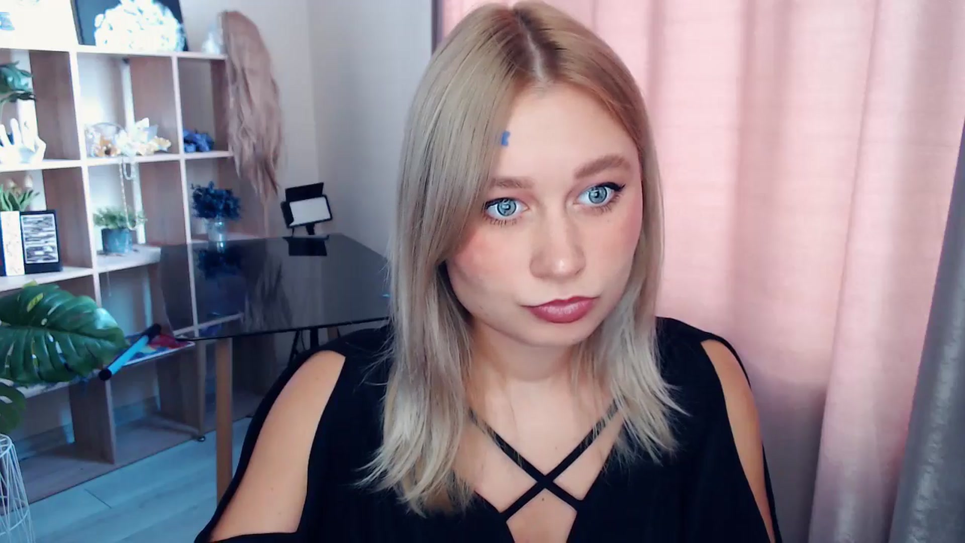 Gallery image thumbnail from Kukla_kolduna's myfreecams stream on, 11/15/2025, 09:04 image 11 of 20