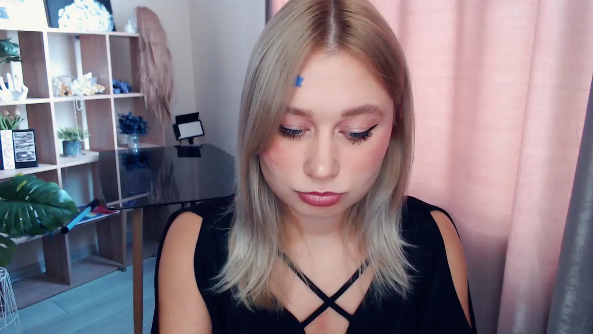 Gallery image thumbnail from Kukla_kolduna's myfreecams stream on, 11/15/2025, 09:04 image 12 of 20