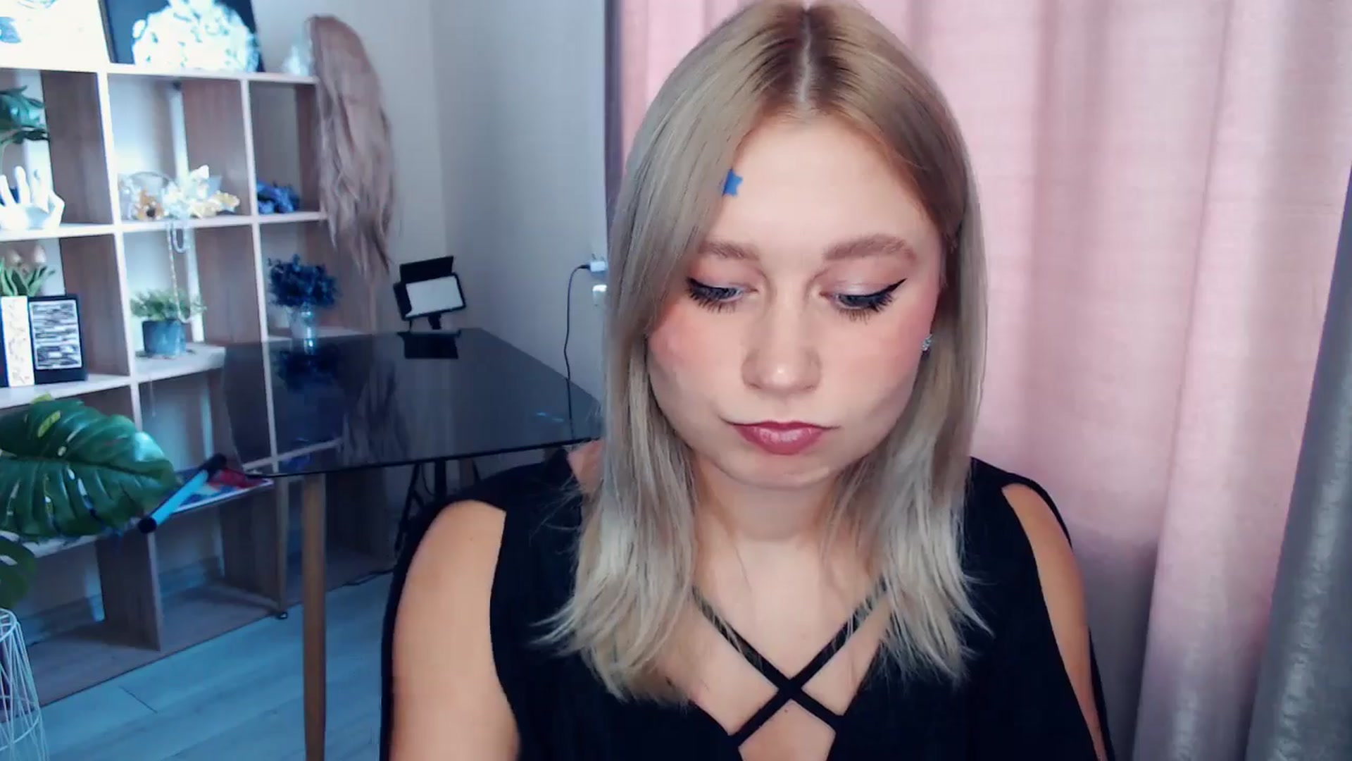 Gallery image thumbnail from Kukla_kolduna's myfreecams stream on, 11/15/2025, 09:04 image 10 of 20